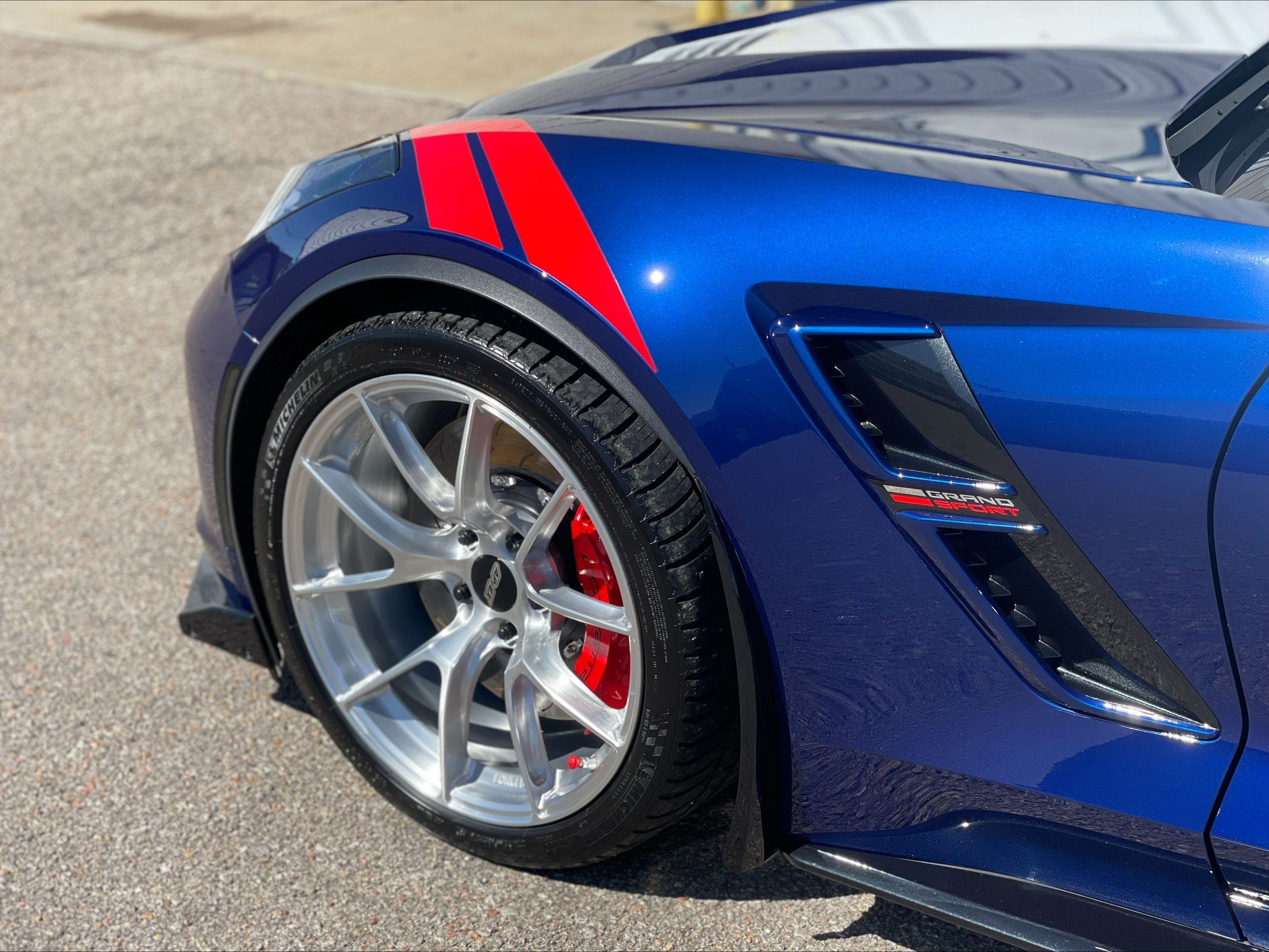 Chevrolet C7 Corvette Grand Sport with 19