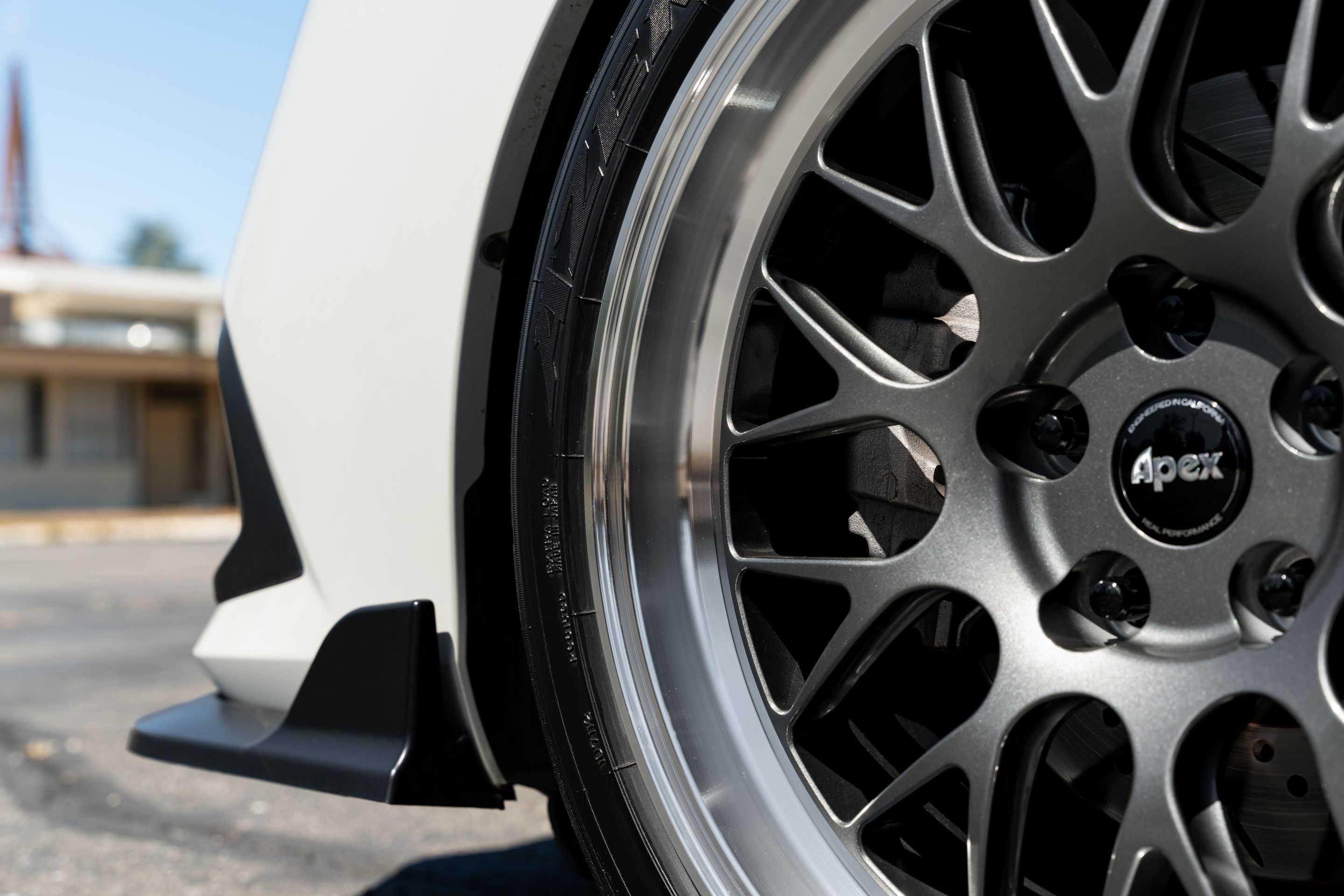 White Honda 11th Gen Civic with 18" ML-10RT Apex wheels in Machined Lip Anthracite