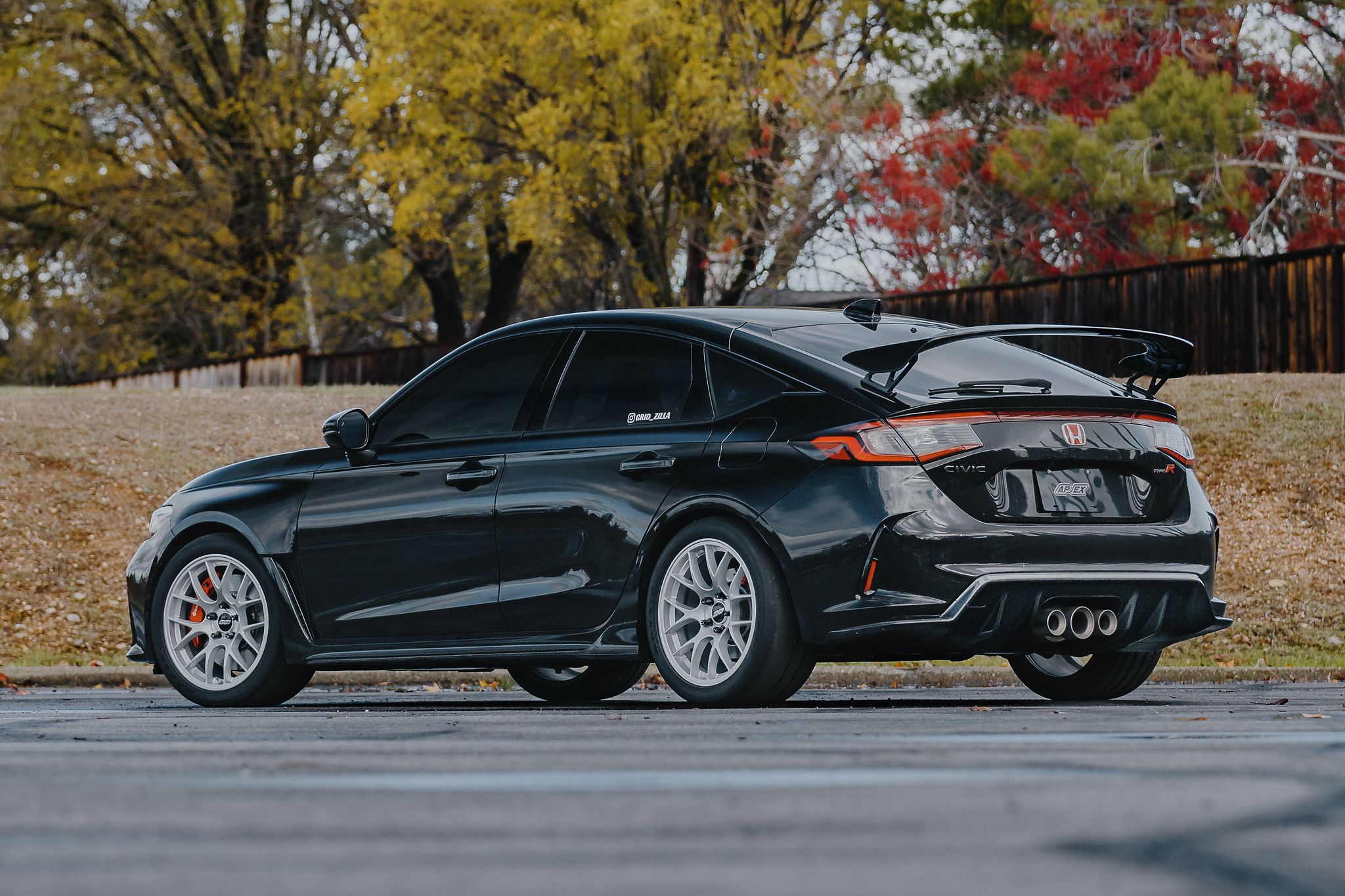 Black Honda FL5 Civic Type-R with 18" EC-7 Apex wheels in Race Silver