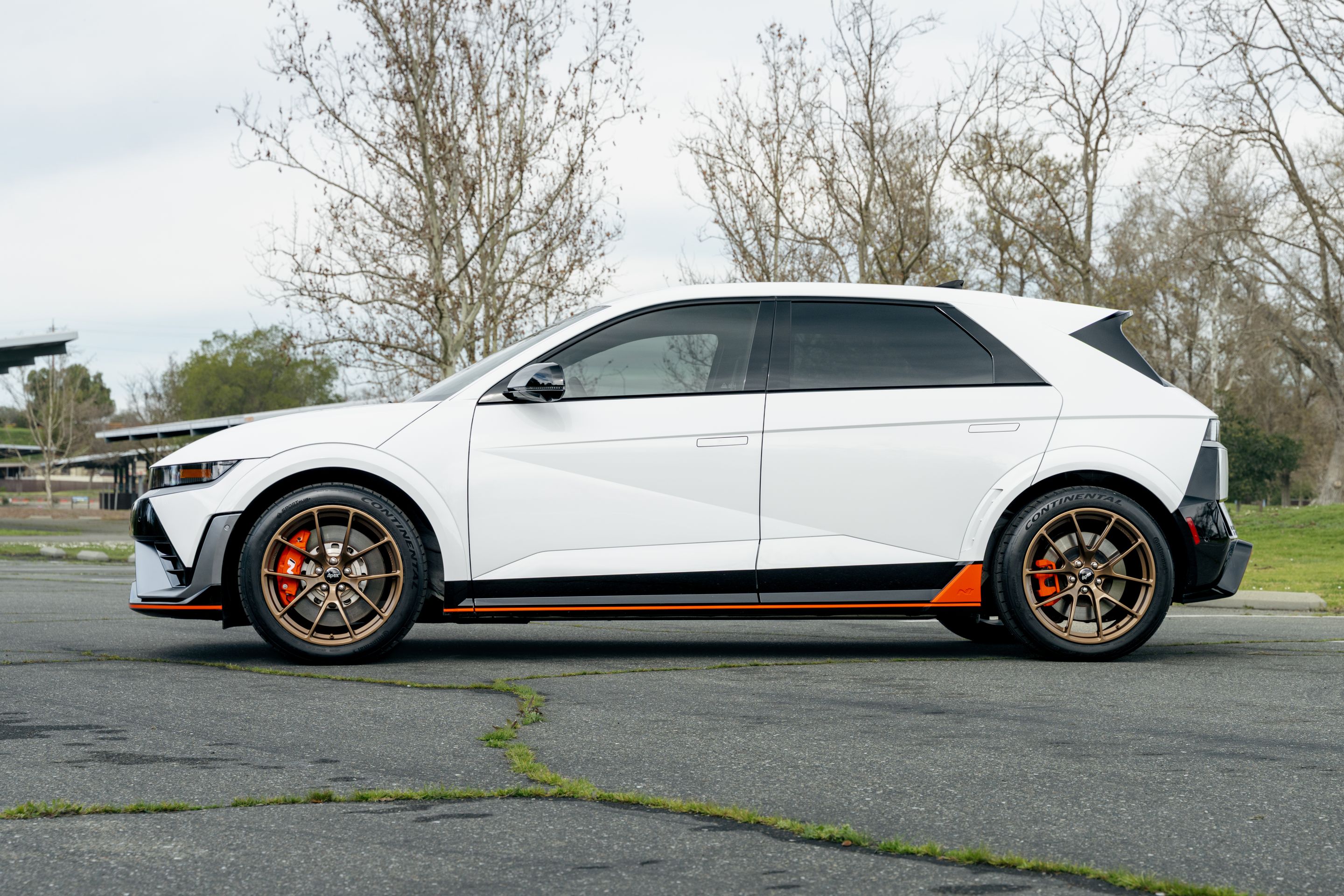 White Hyundai IONIQ 5 N with 20" VS-5RX Apex wheels in Satin Bronze