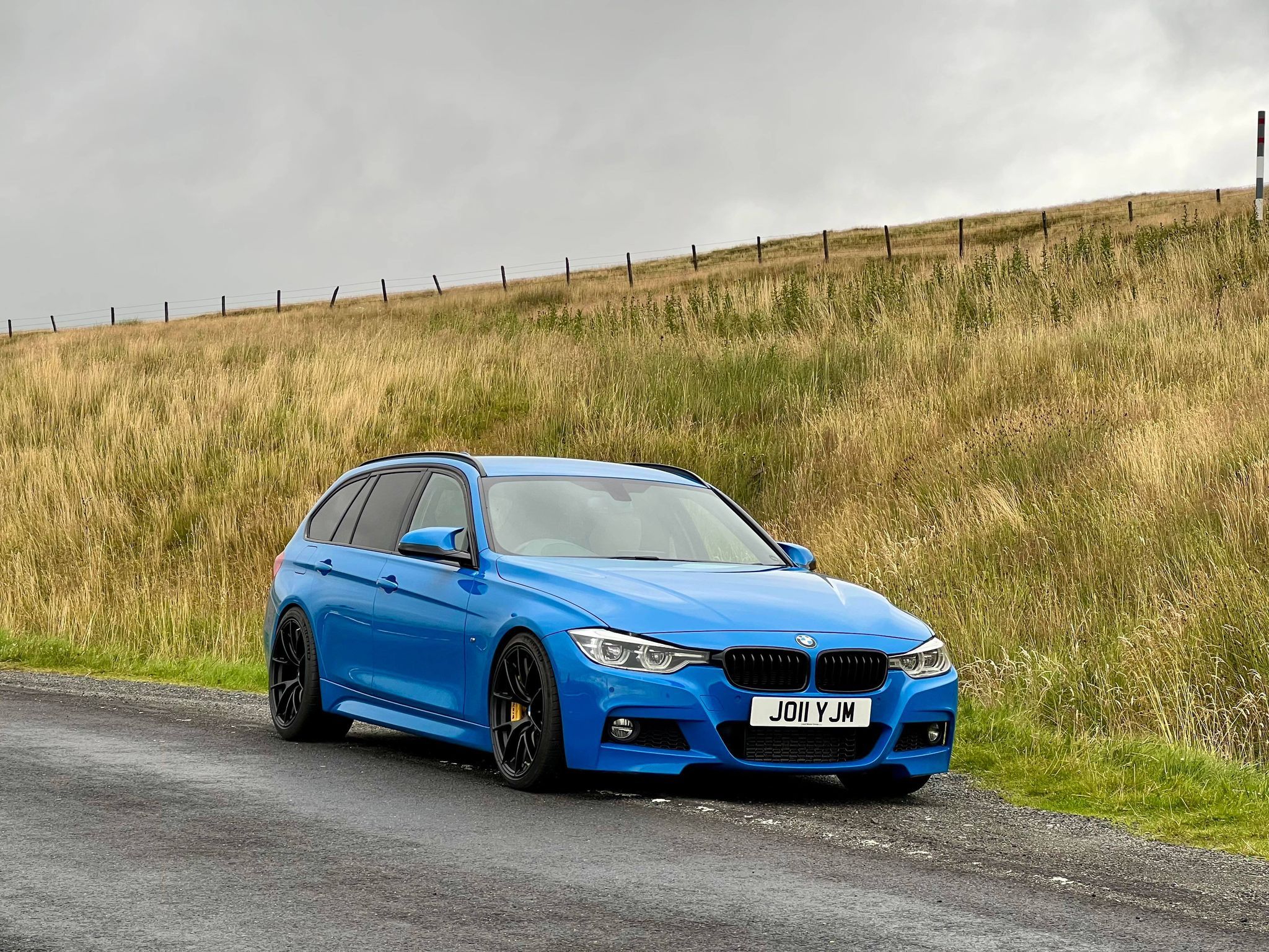 Blue BMW F31 Wagon 3 Series with 19" VS-5RS Apex wheels in Satin Black