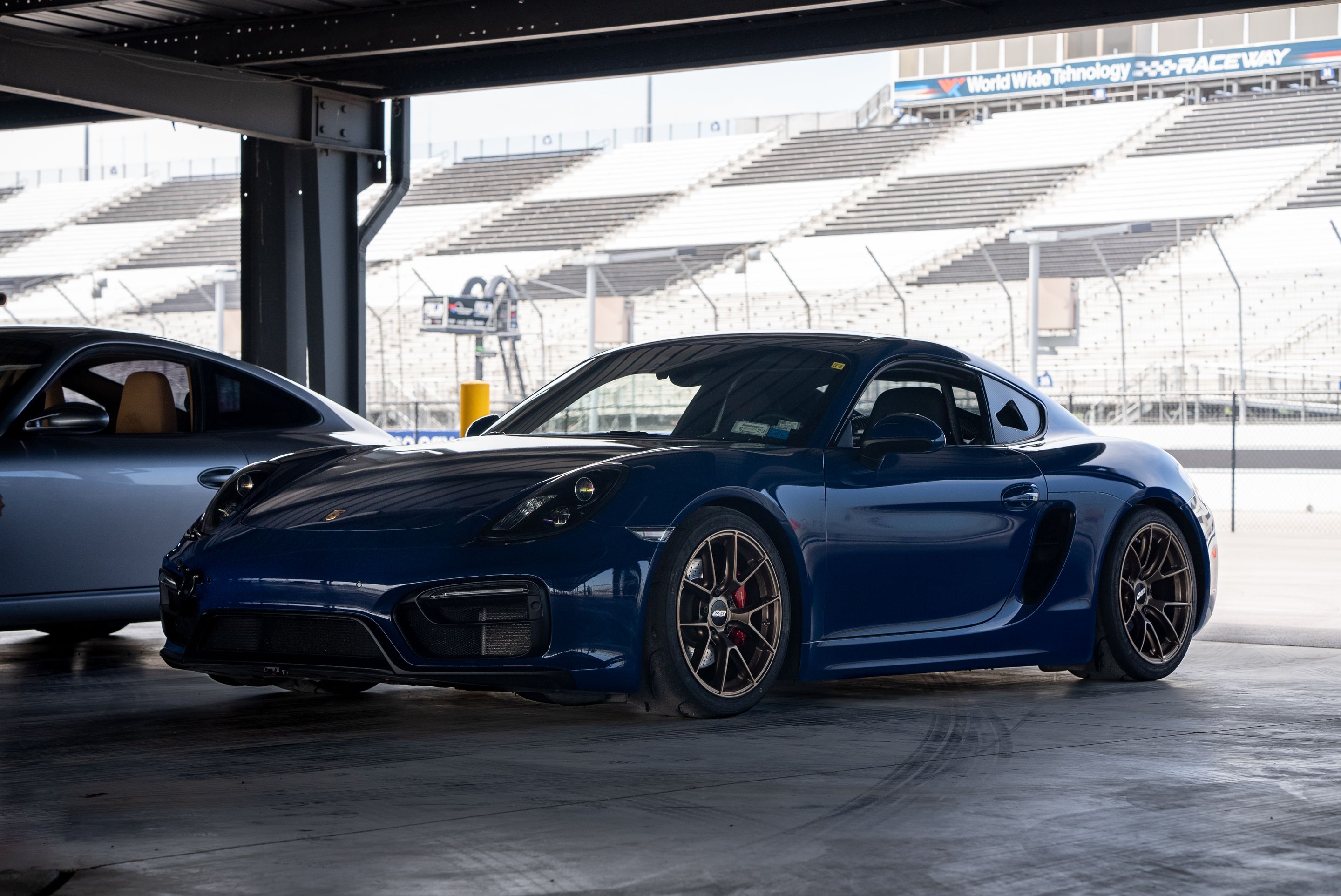 Blue Porsche 981 Cayman GTS with 18" VS-5RS Apex wheels in Satin Bronze