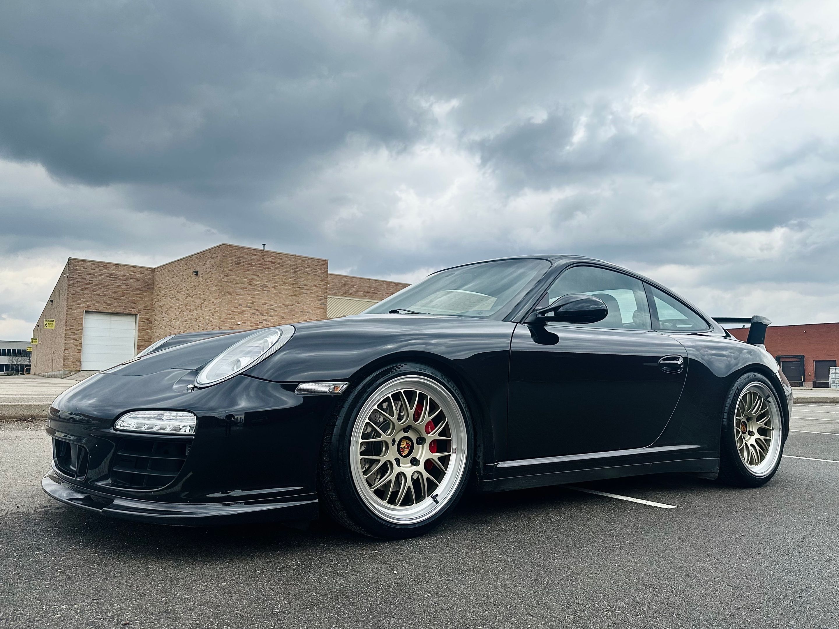 Black Porsche 911 997 Carrera 4S with 19" ML-10RT Apex wheels in Machined Lip Gloss Motorsport Gold