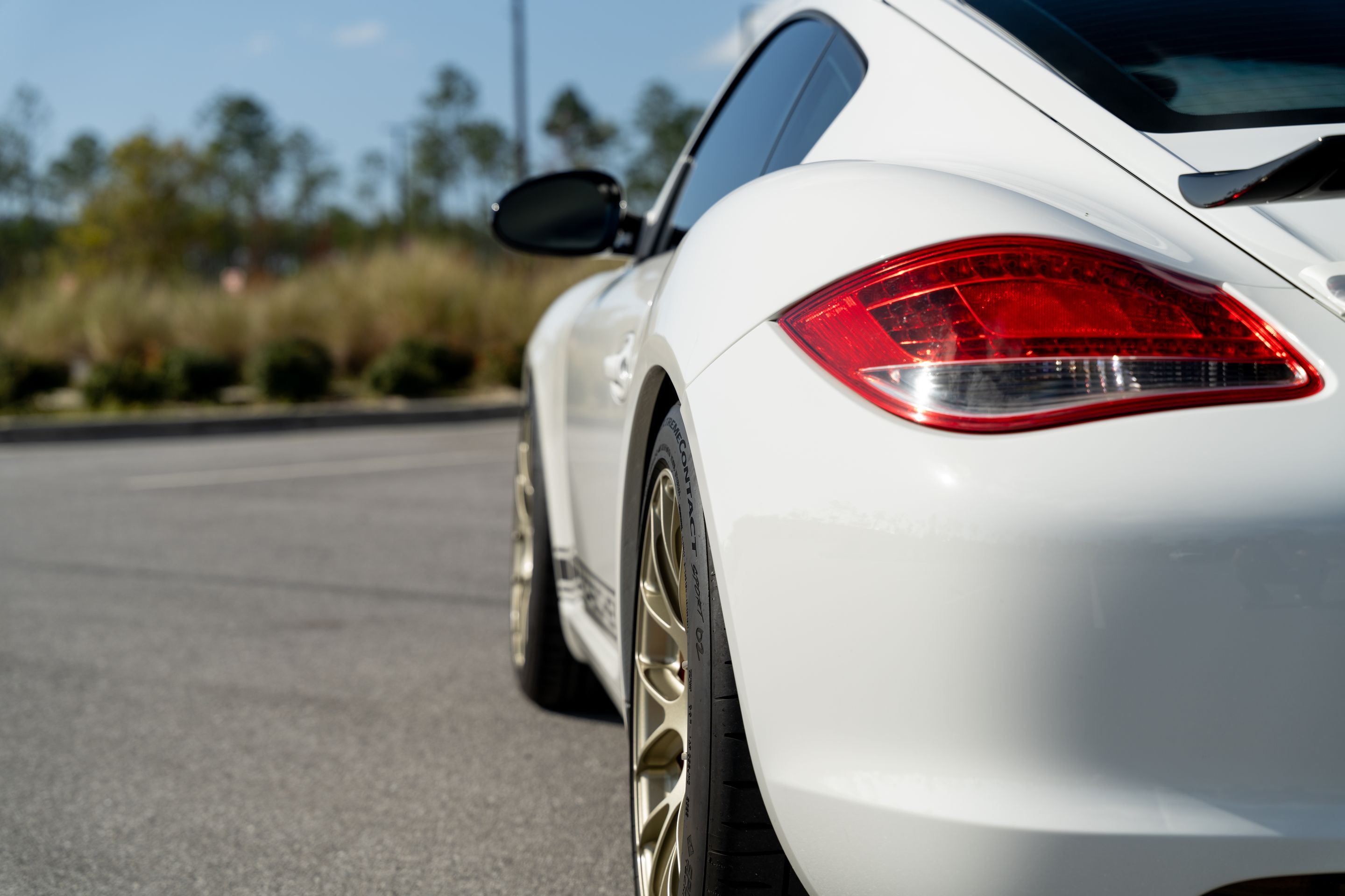 White Porsche 987 Cayman R with 18" EC-7RS Apex wheels in Motorsport Gold