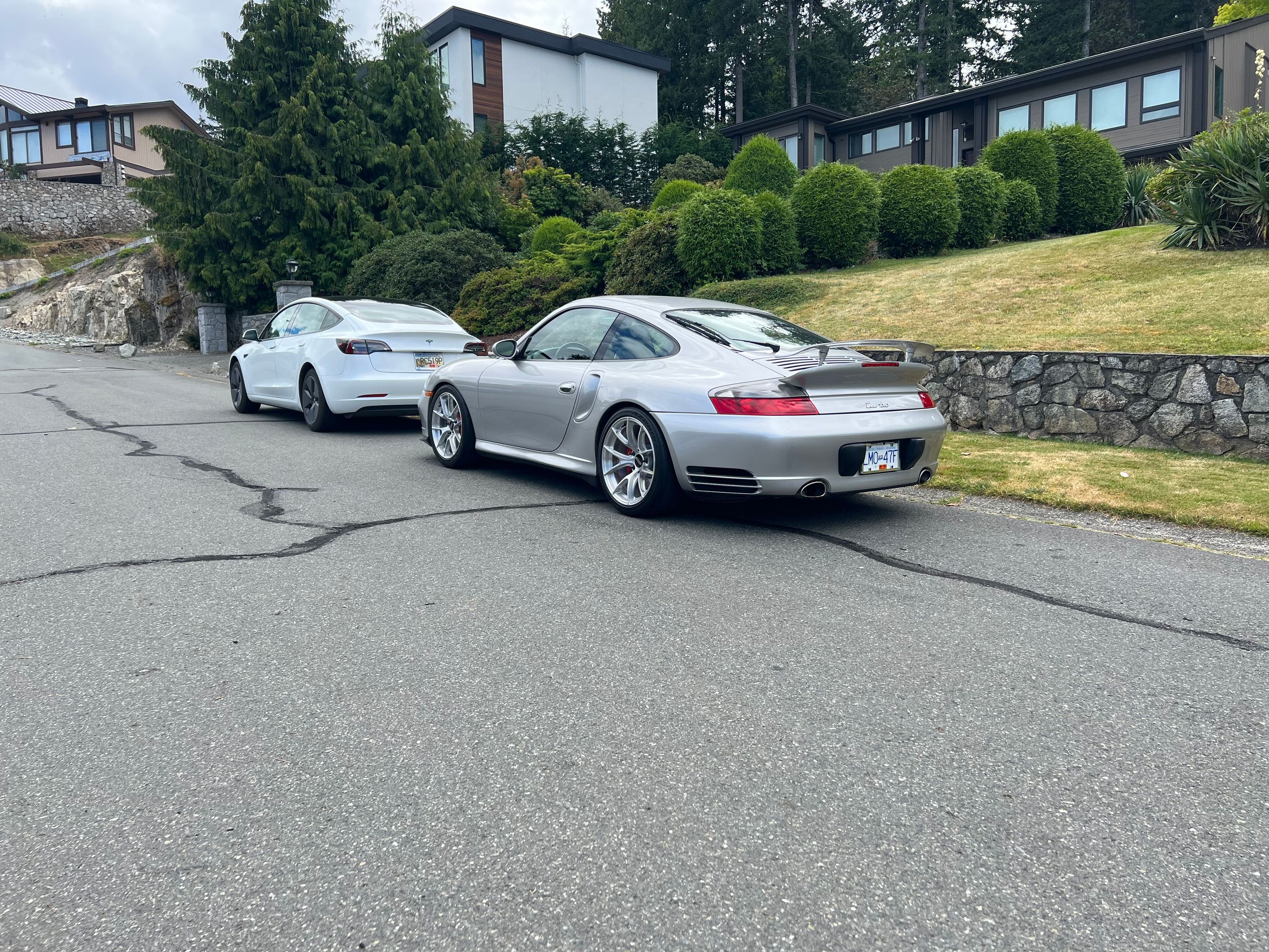 Silver Porsche 911 996 Turbo with 18" VS-5RS Apex wheels in Brushed Clear