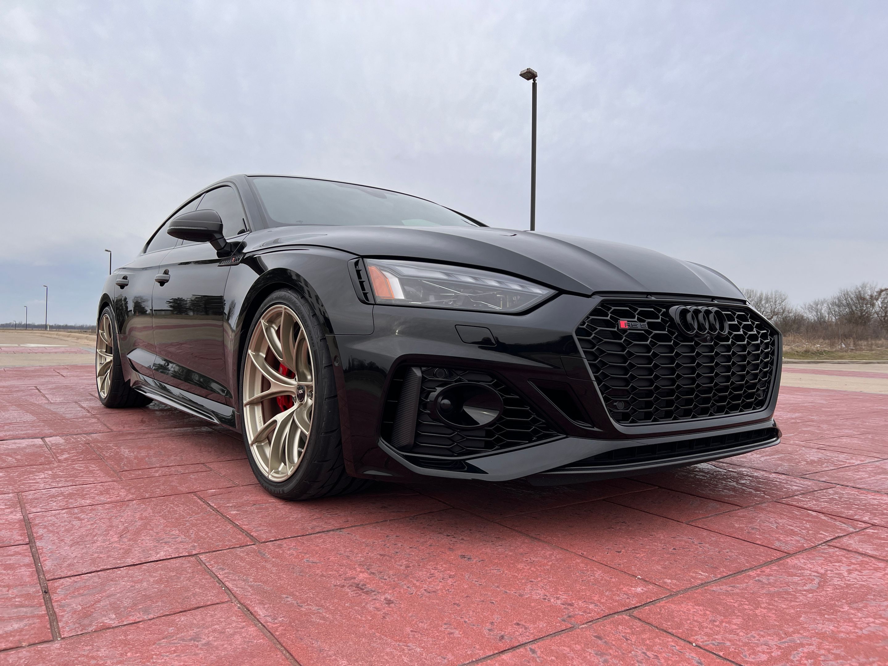 Black Audi B9 RS 5 Sportback with 20" VS-5RS Apex wheels in Motorsport Gold