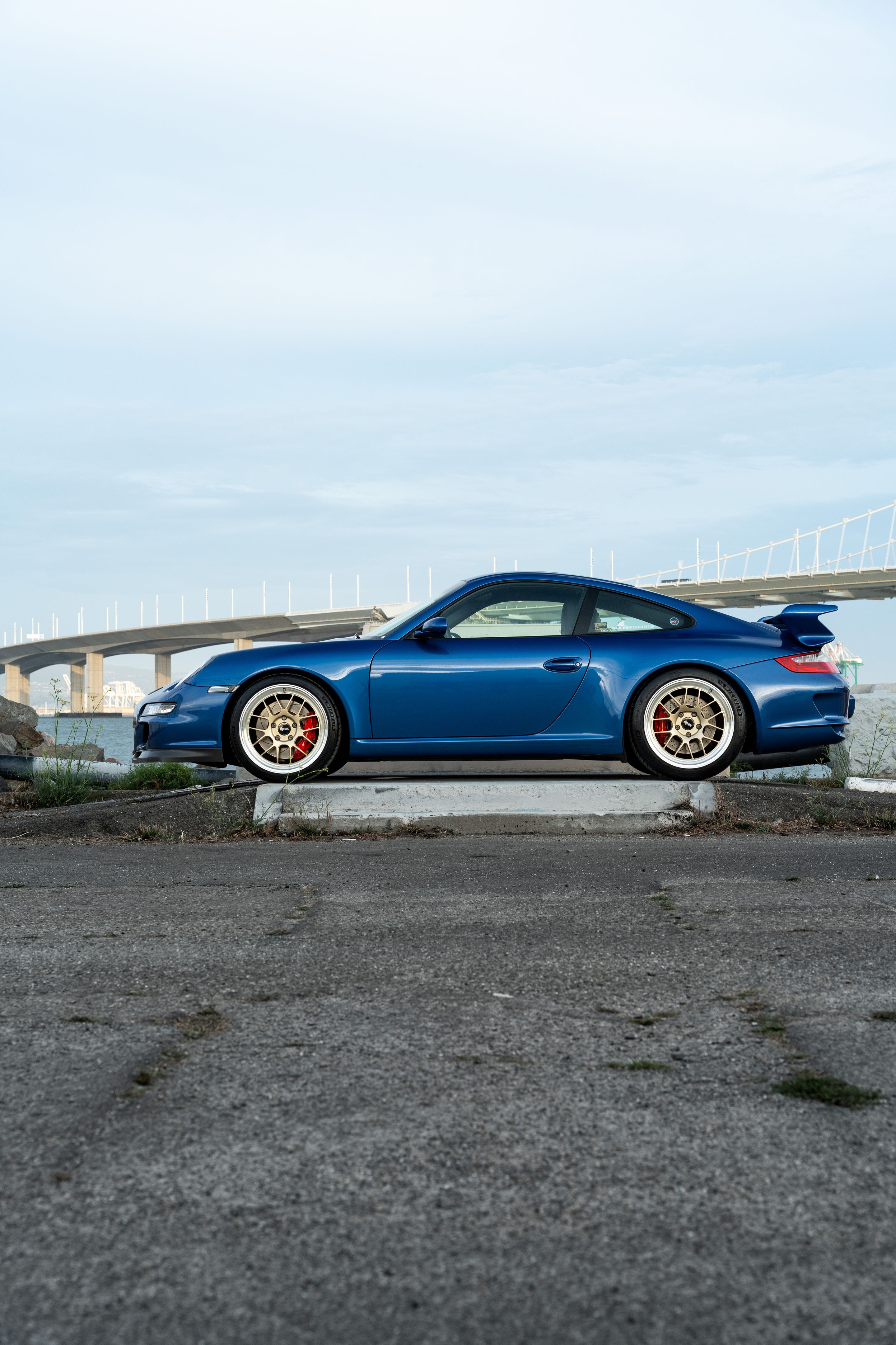 Blue Porsche 911 997 GT3 with 19" TEST-M Apex wheels in Machined Lip Gloss Motorsport Gold