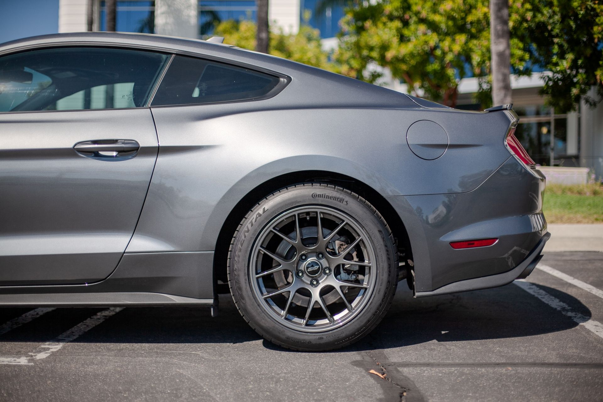 Grey Ford S550 Mustang GT with 18" EC-7 Apex wheels in Anthracite