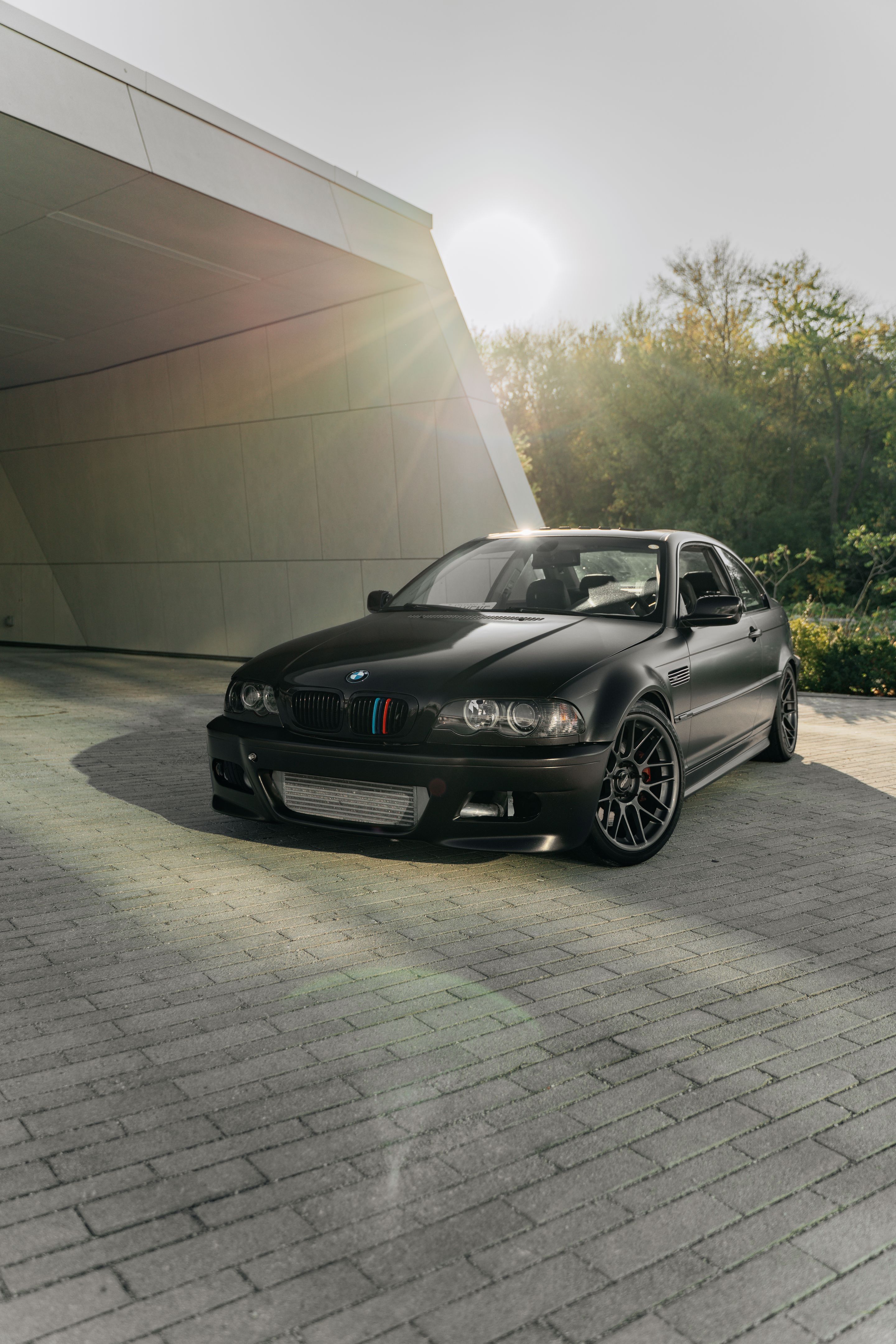 Black BMW E46 M3 with 18" ARC-8 Apex wheels in Anthracite