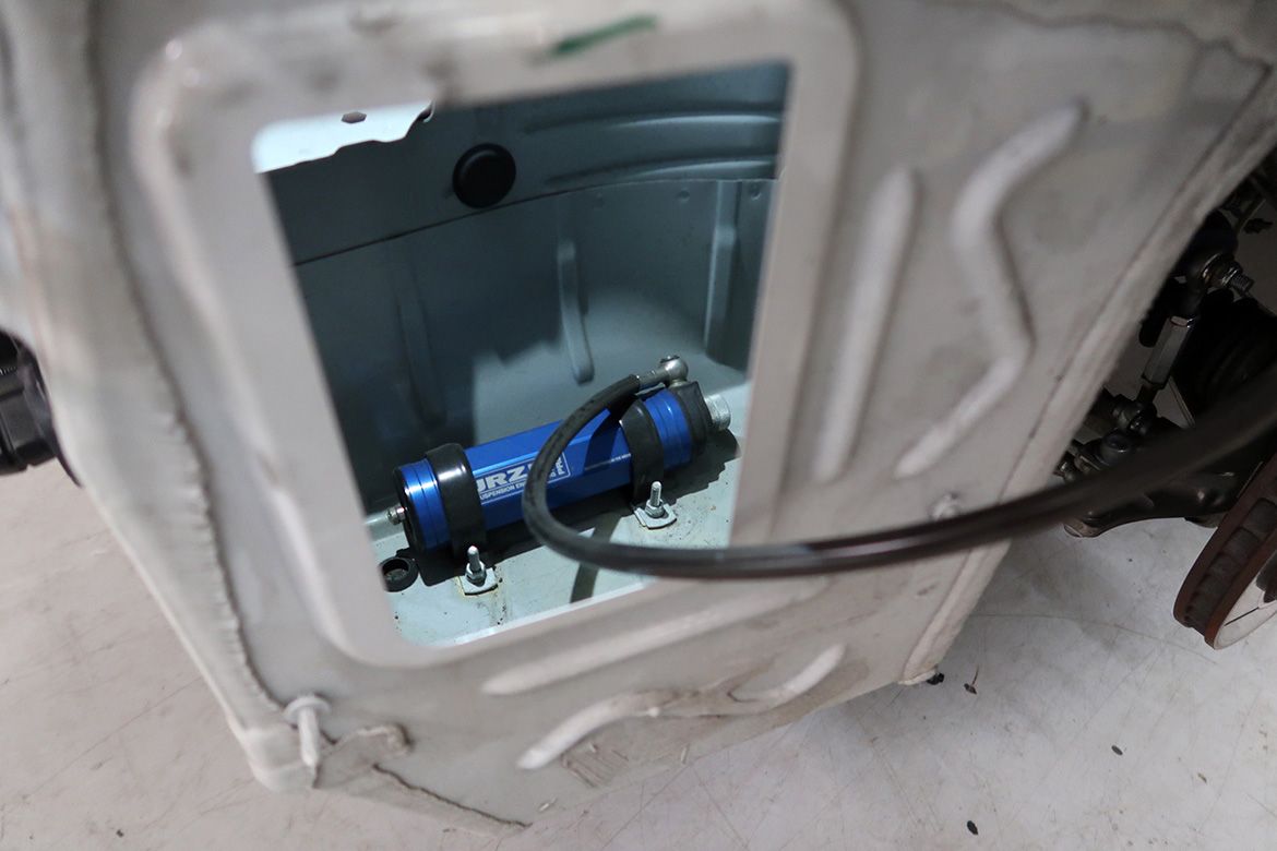 White BMW F87 M2 with 18" FL-5 Apex wheels in Anthracite