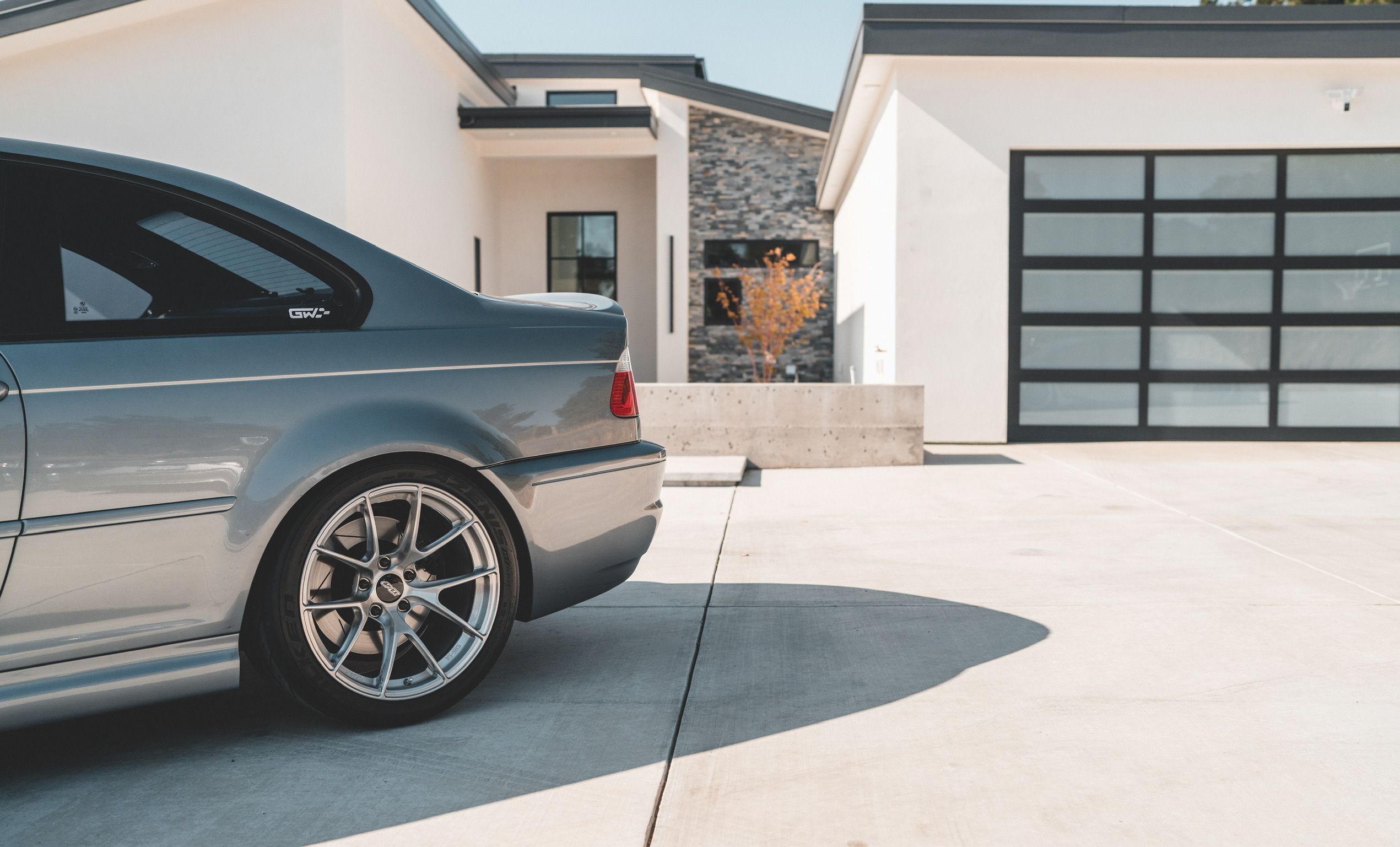 Silver BMW E46 M3 with 18" VS-5RS Apex wheels in Brushed Clear