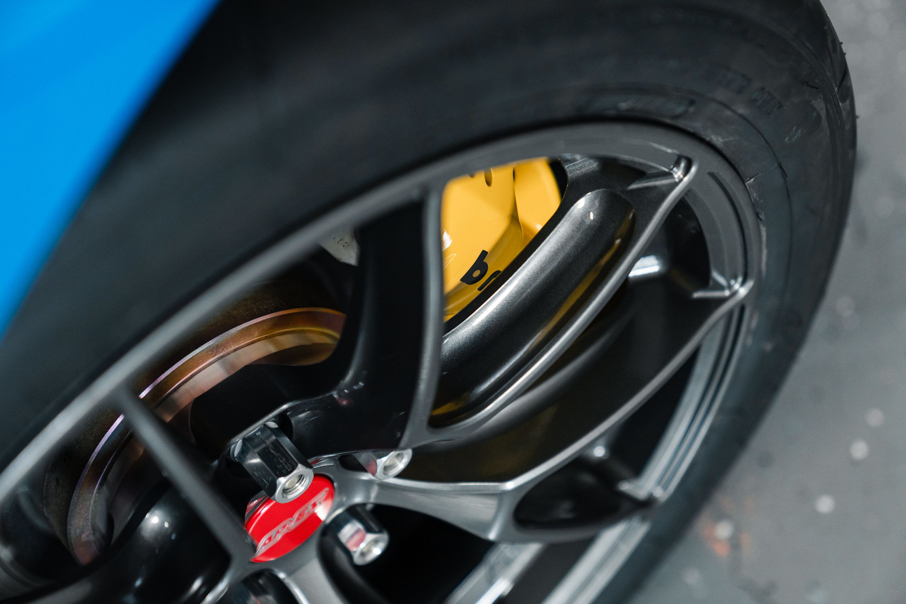 Blue Toyota GR86 with 17" VS-5RS Apex wheels in Anthracite