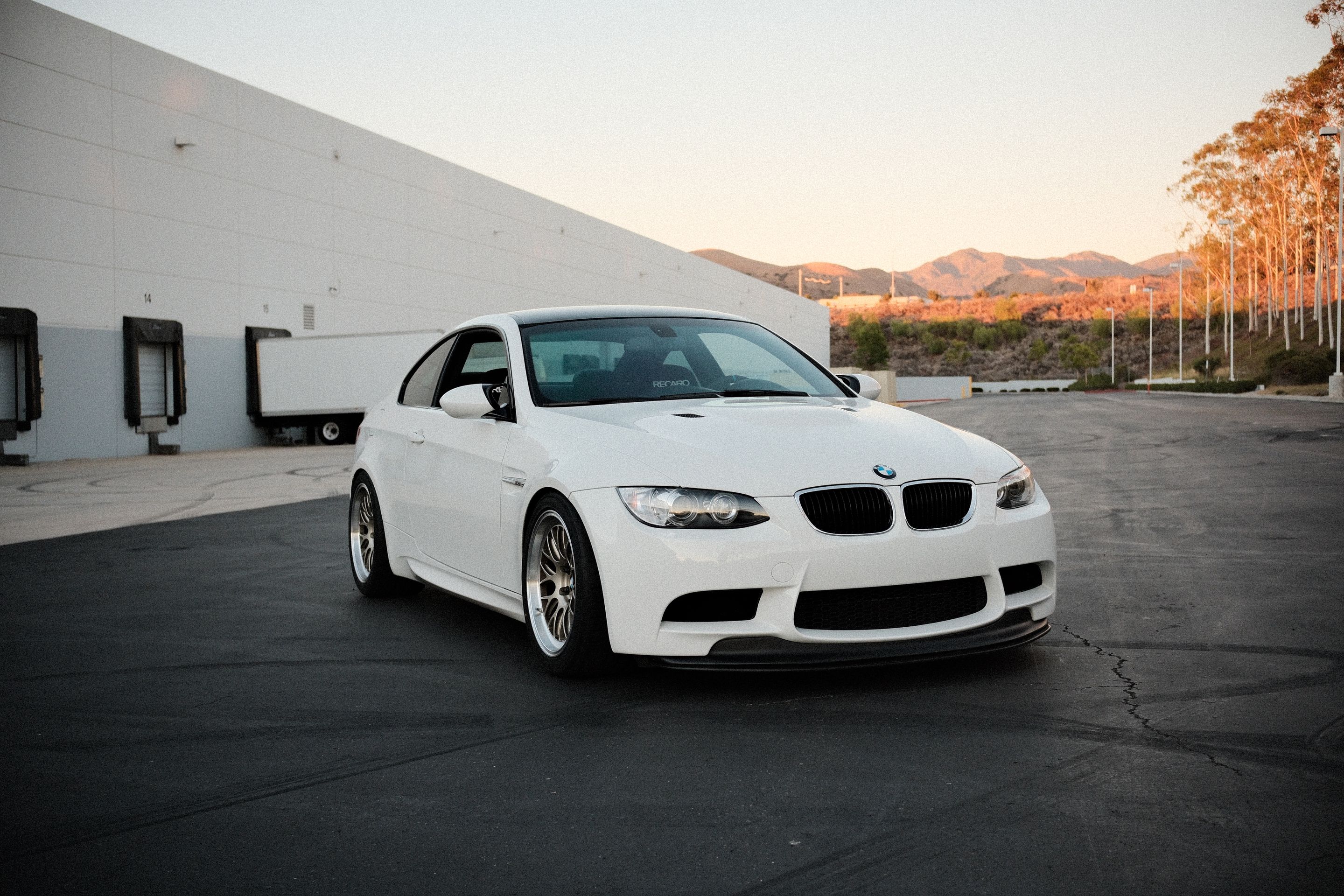 White BMW E92 Coupe M3 with 18" ML-10RT Apex wheels in Machined Lip Gloss Motorsport Gold