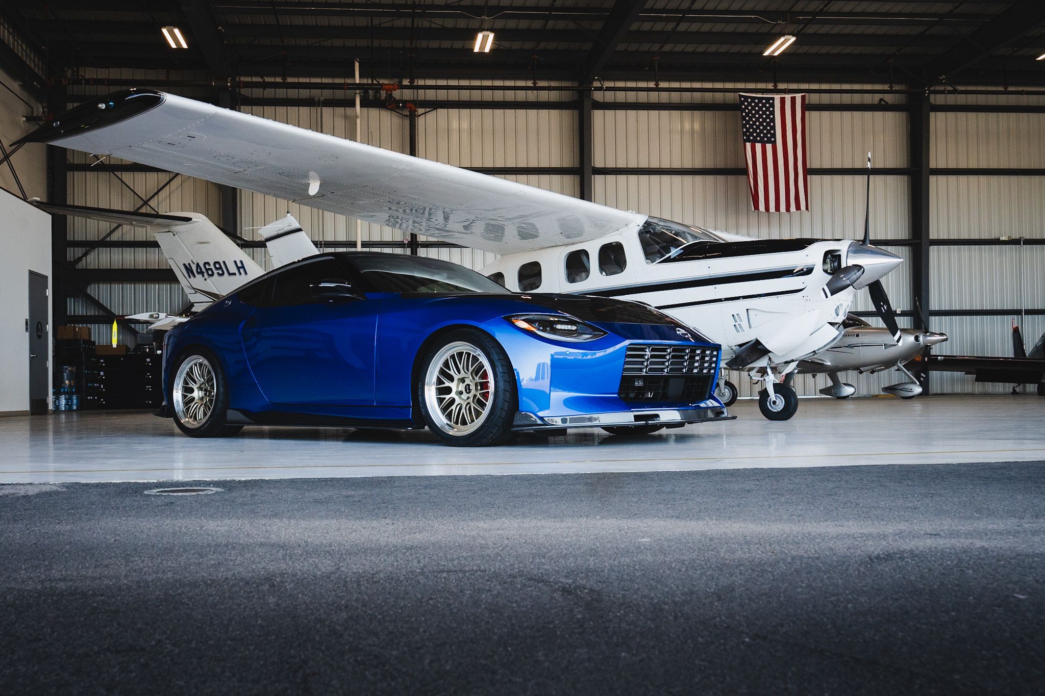 Blue Nissan Z with 19" ML-10RT Apex wheels in Machined Lip Gloss Motorsport Gold