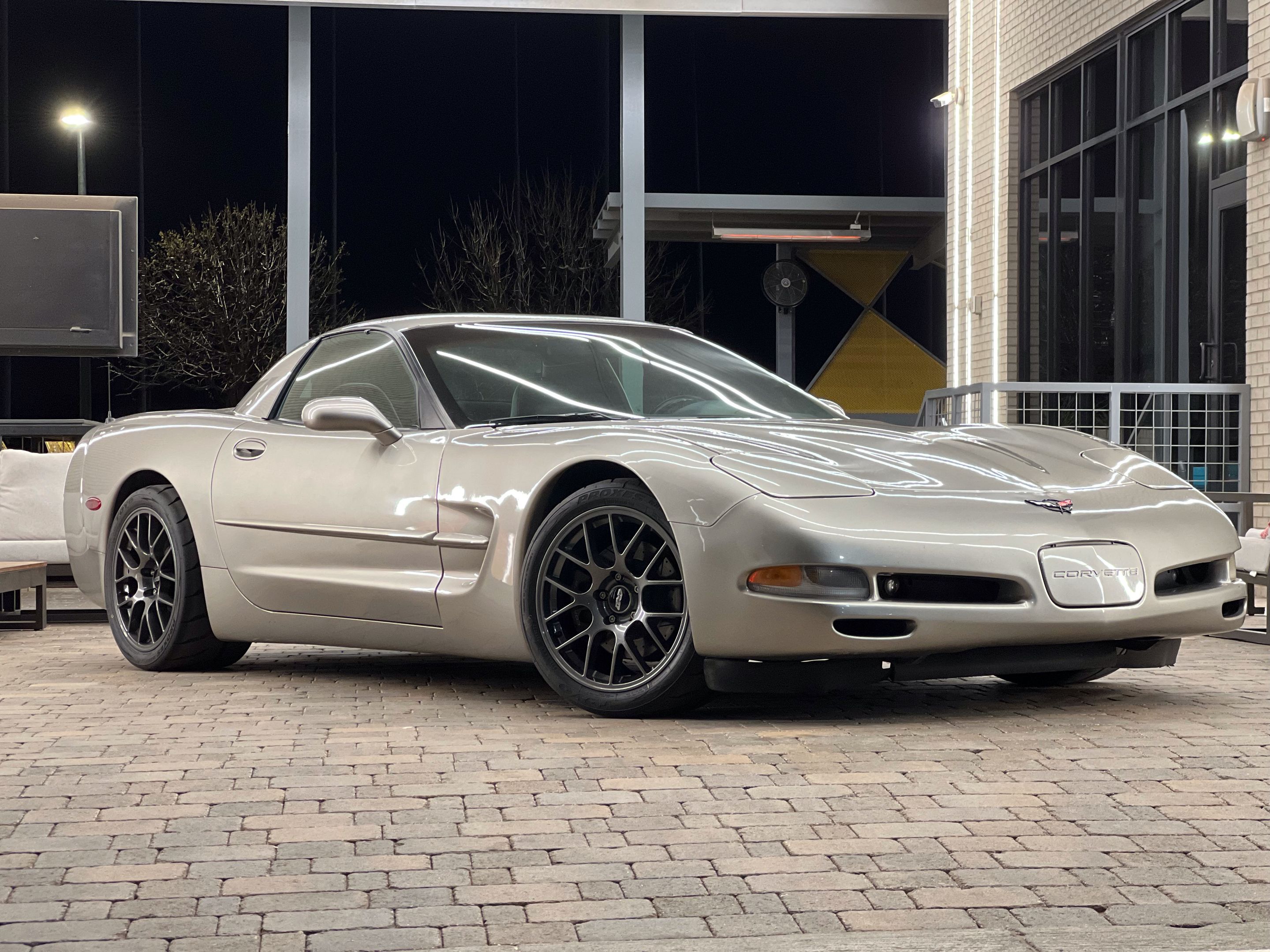 Silver Chevrolet C5 Corvette Base/Z51 with 18" EC-7 Apex wheels in Anthracite