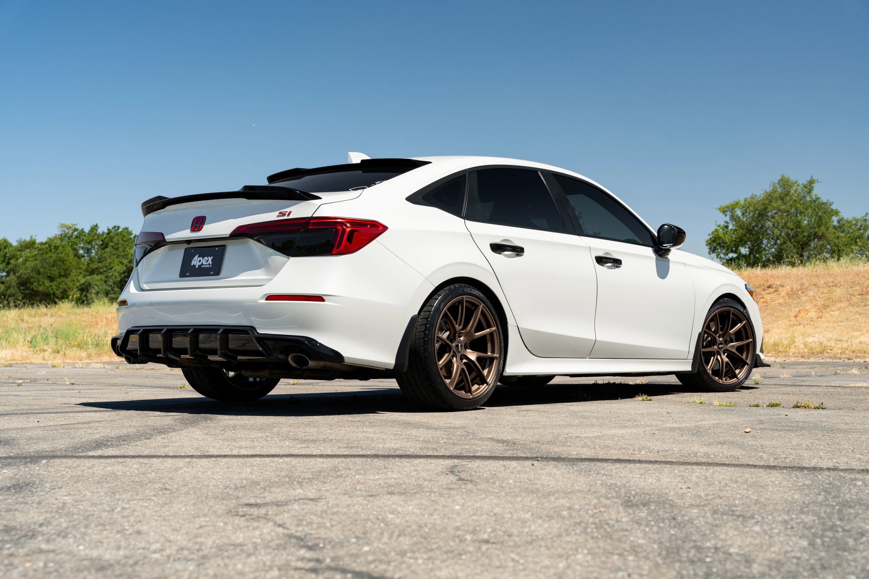 White Honda 11th Gen Civic with 18" VS-5 Apex wheels in Satin Bronze
