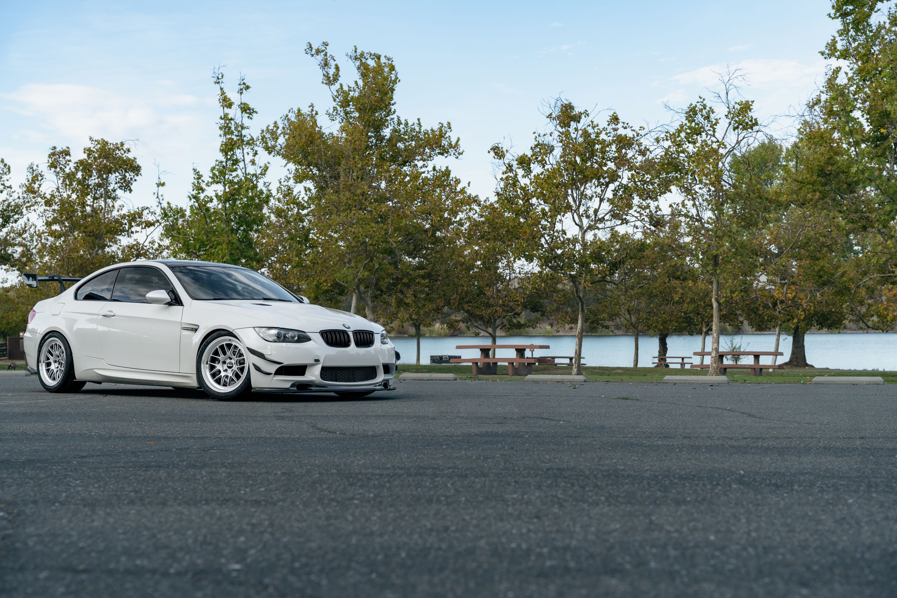 White BMW E92 Coupe M3 with 18" ML-7RT Apex wheels in Machined Lip Race Silver