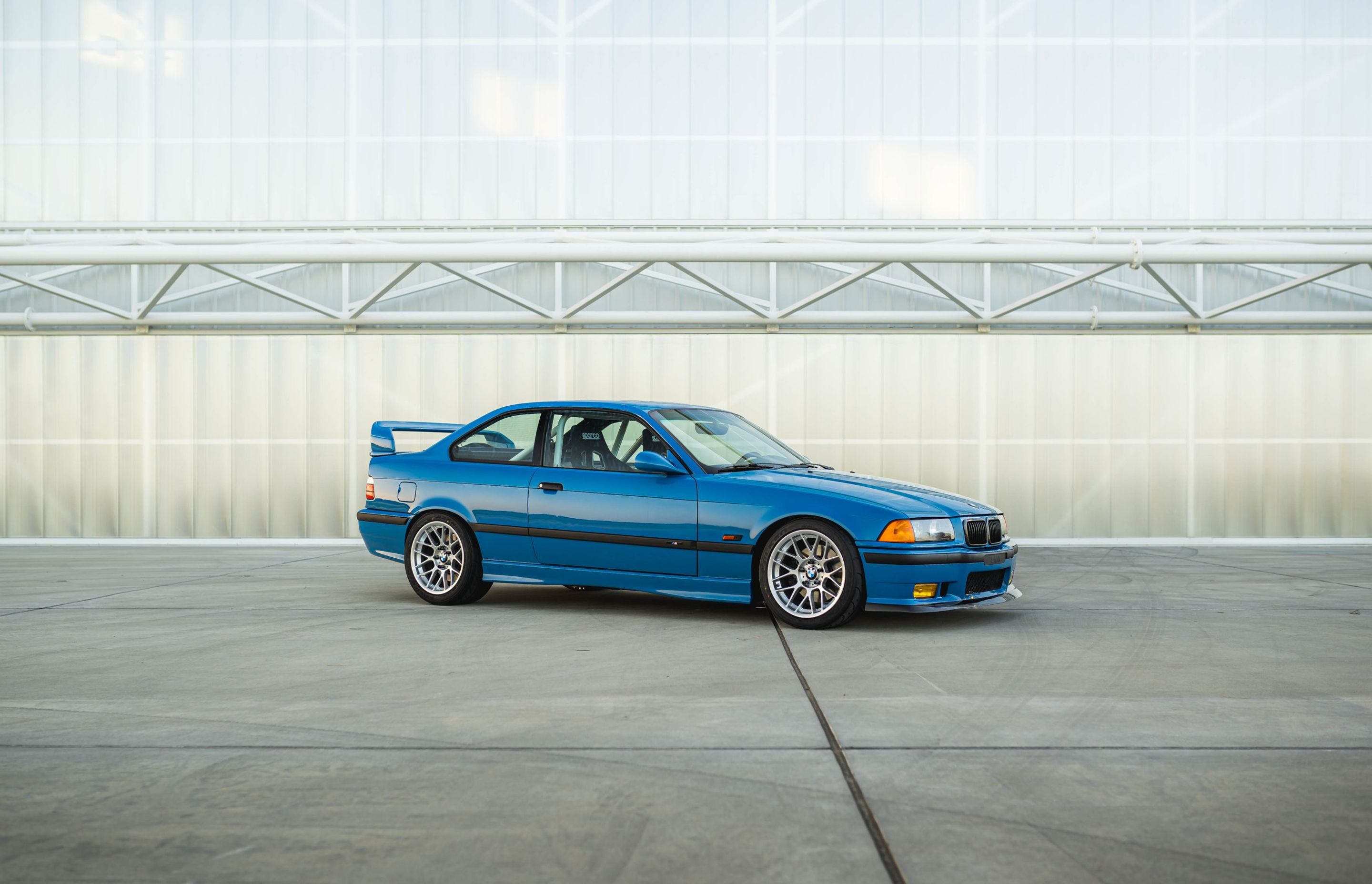 Blue BMW E36 M3 with 17" ARC-8 Apex wheels in Hyper Silver
