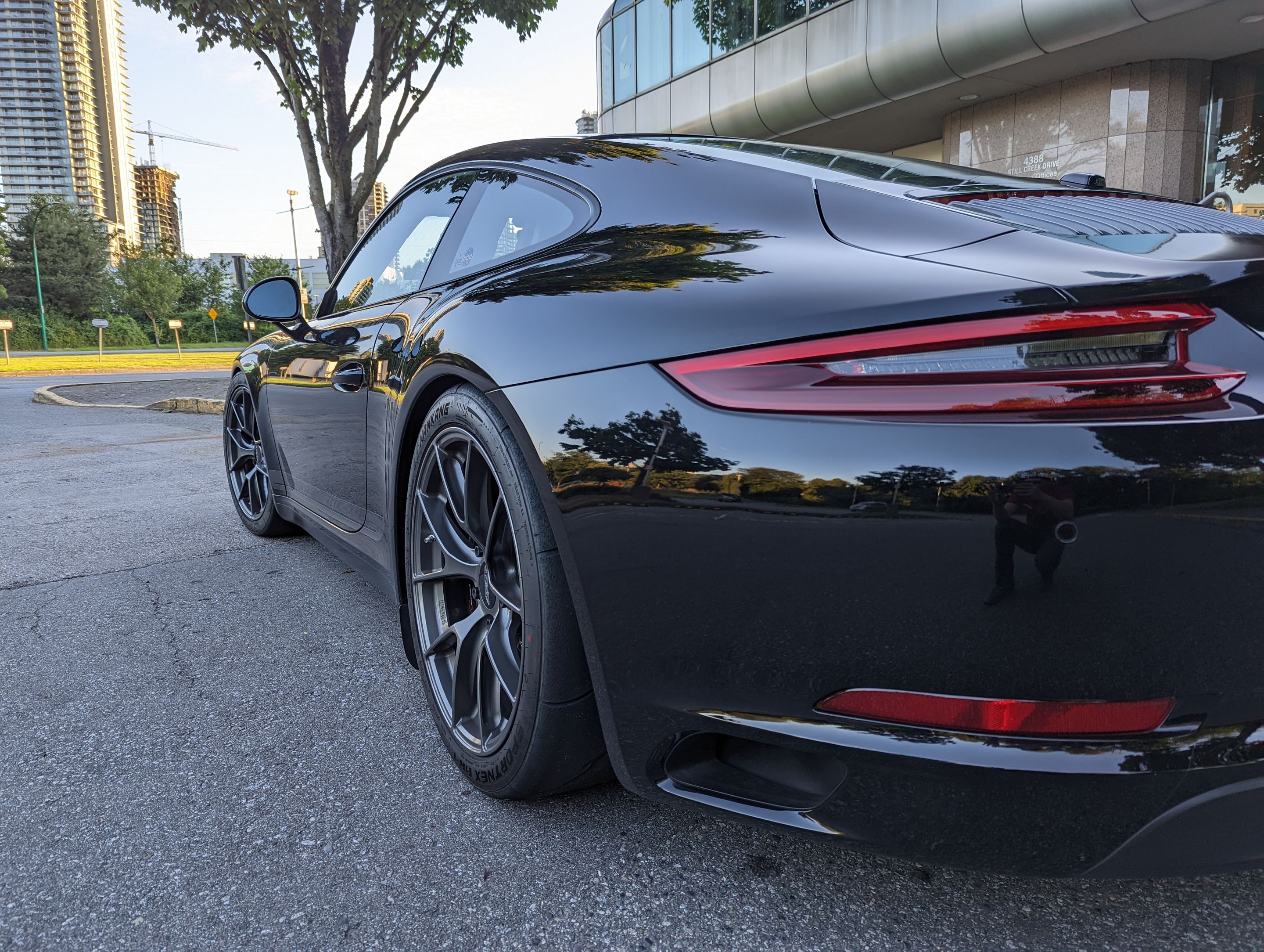 Black Porsche 911 991.2 Carrera T with 19" VS-5RS Apex wheels in Anthracite