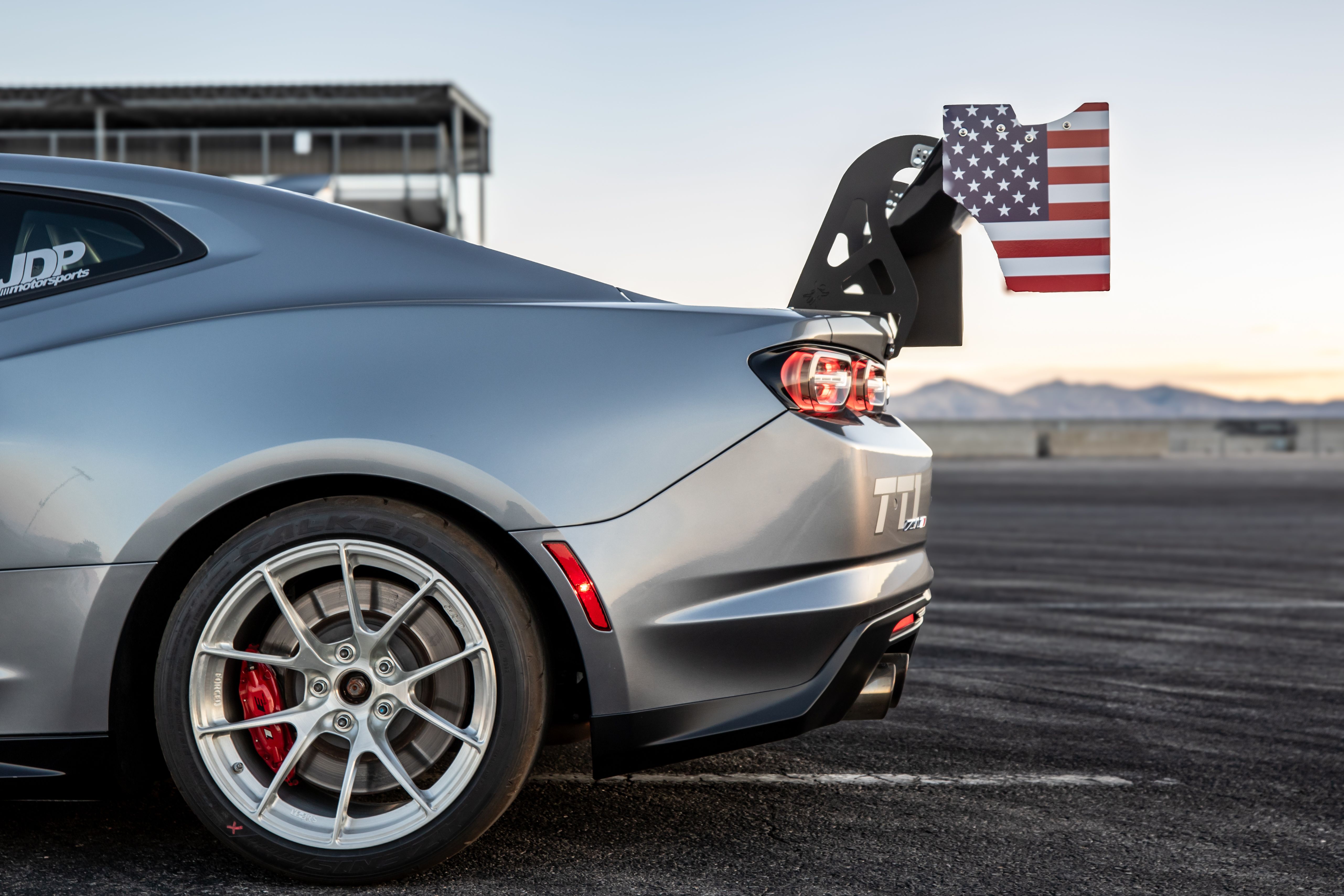 Chevrolet 6th Gen Camaro ZL1 1LE with 18