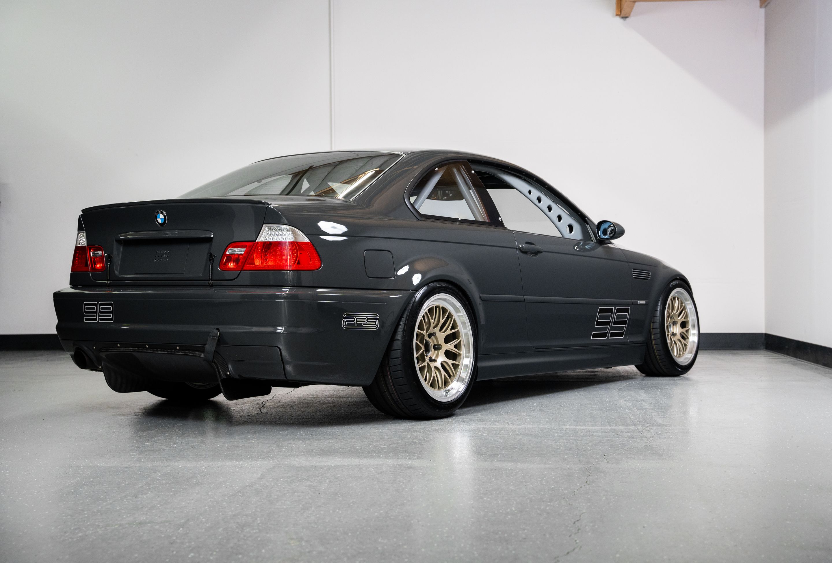 Grey BMW E46 M3 with 18" ML-10RT Apex wheels in Machined Lip Gloss Motorsport Gold