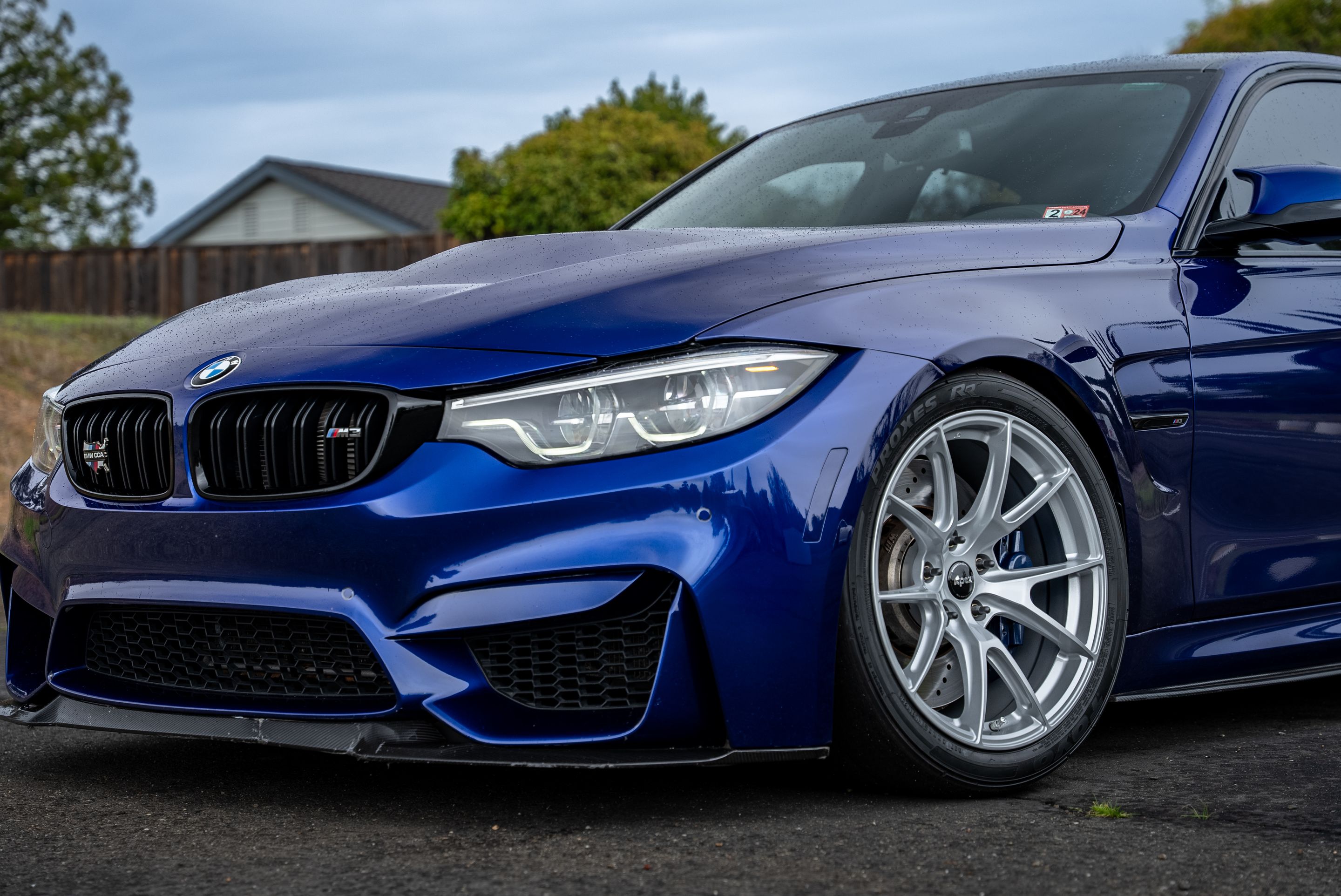 Blue BMW F80 M3 with 18" VS-5 Apex wheels in Race Silver