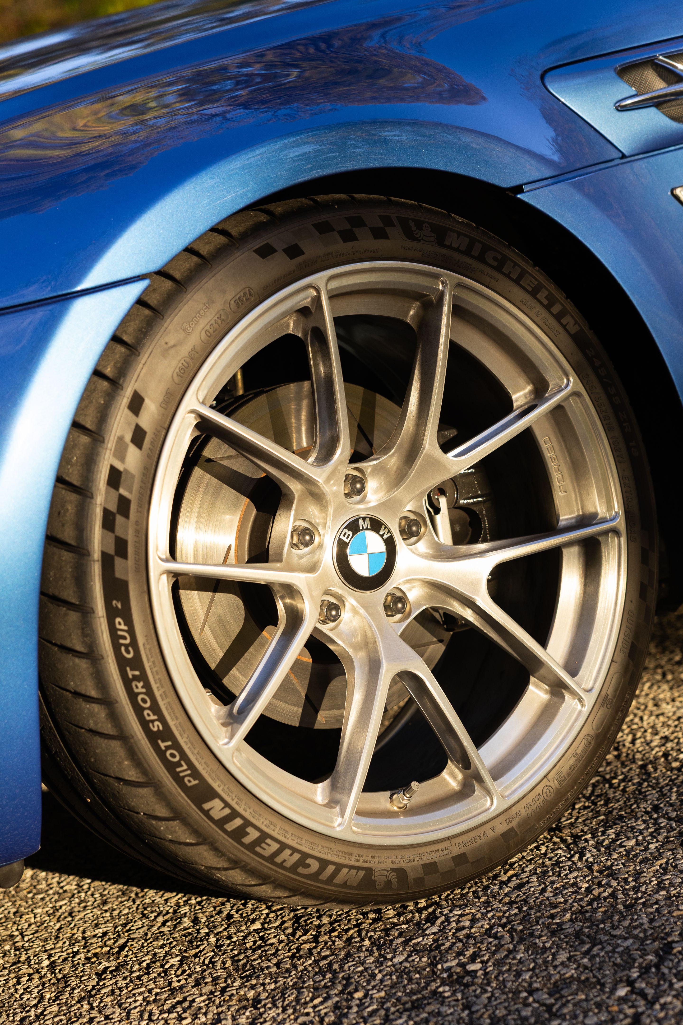 Blue BMW E36/8 Coupe Z3 M with 18" VS-5RS Apex wheels in Brushed Clear