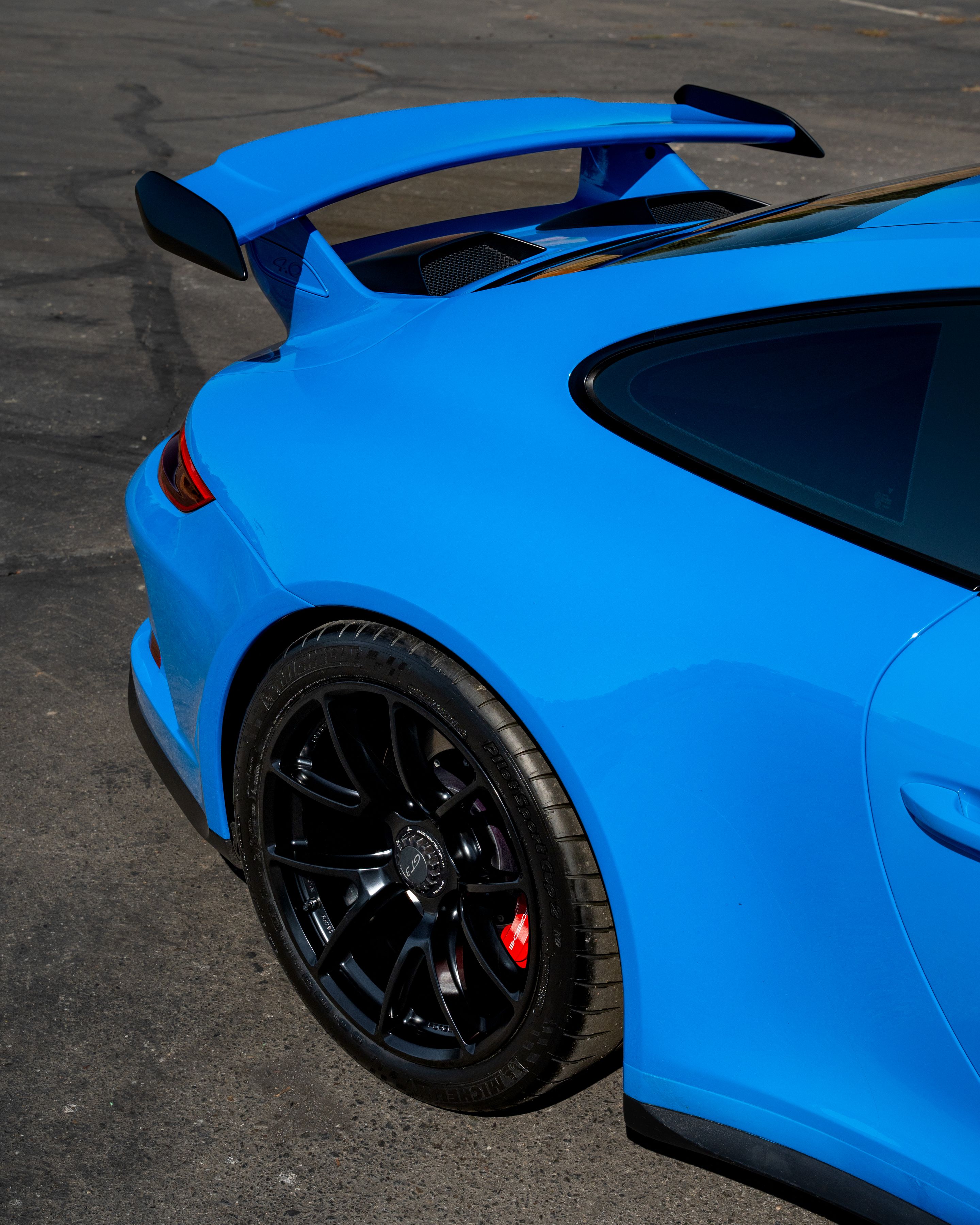 Blue Porsche 911 991.2 GT3 with 19" VS-5RE Apex wheels in Satin Black