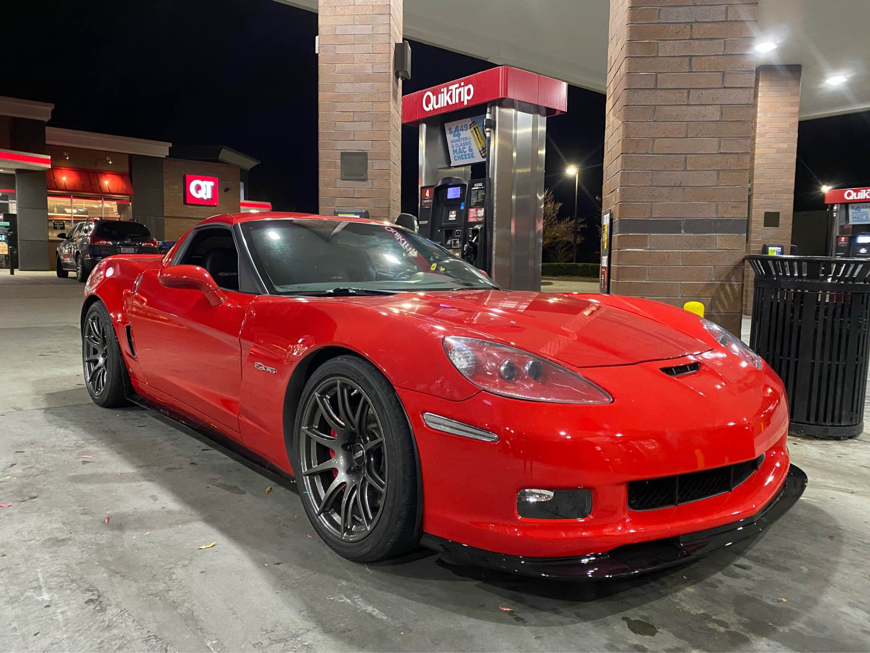 Red Chevrolet C6 Corvette Z06 with 19" SM-10 Apex wheels in Anthracite