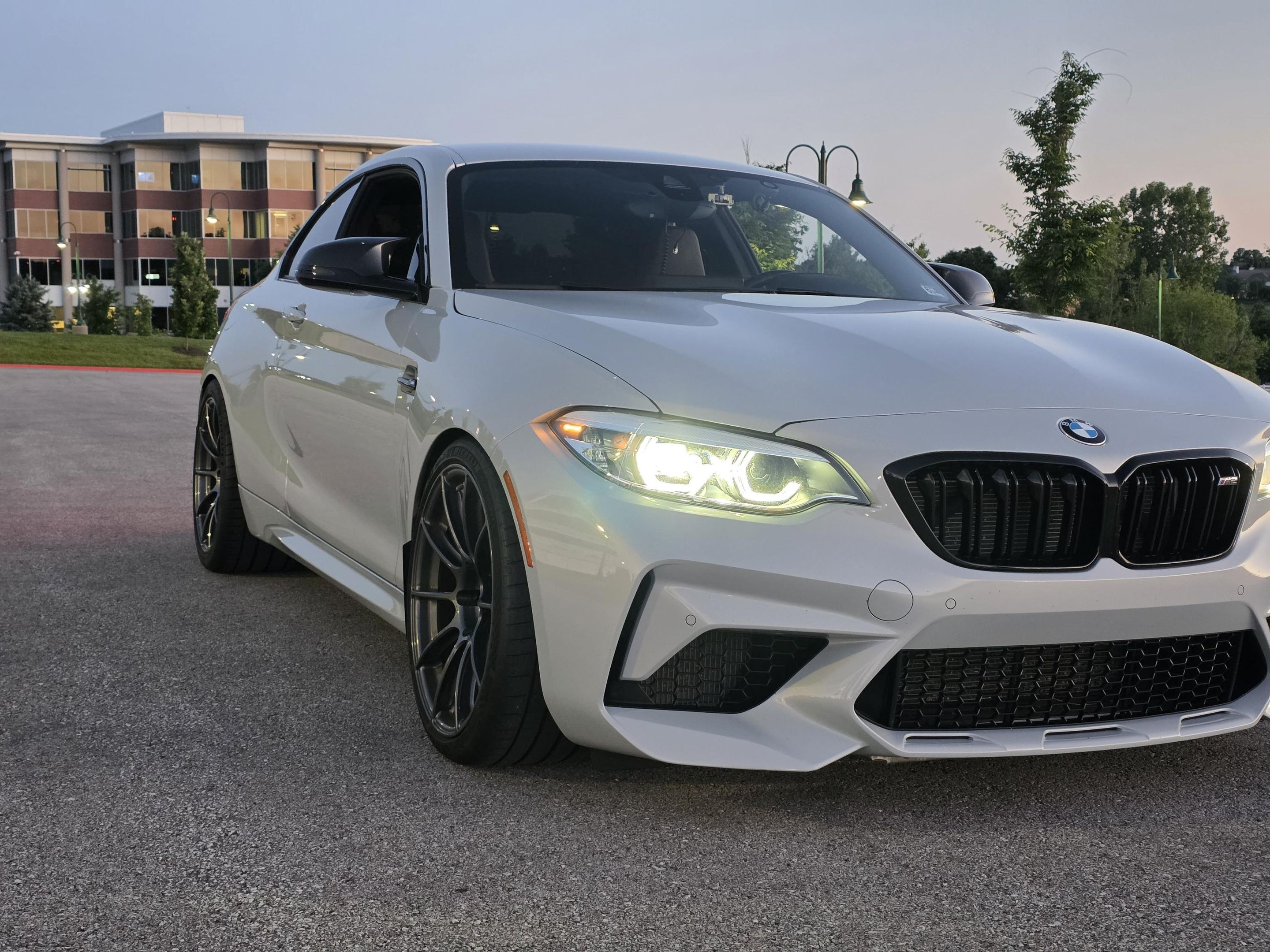 White BMW F87 M2 with 19" SM-10RS Apex wheels in Anthracite