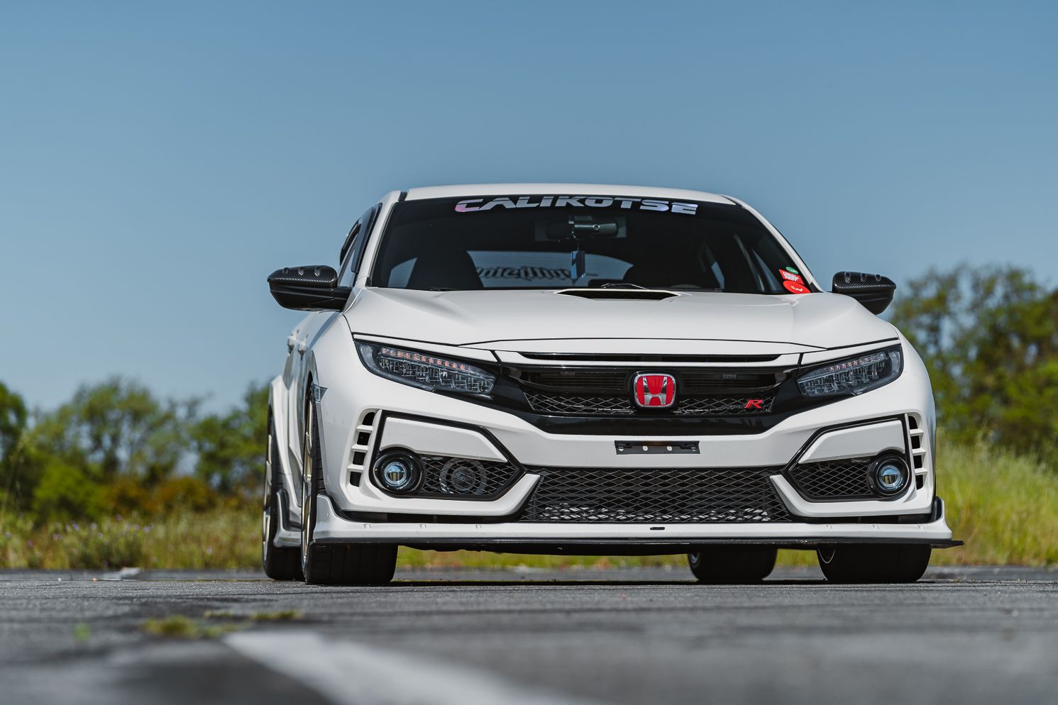 White Honda FK8 Civic Type-R with 19" VS-5RS Apex wheels in Motorsport Gold