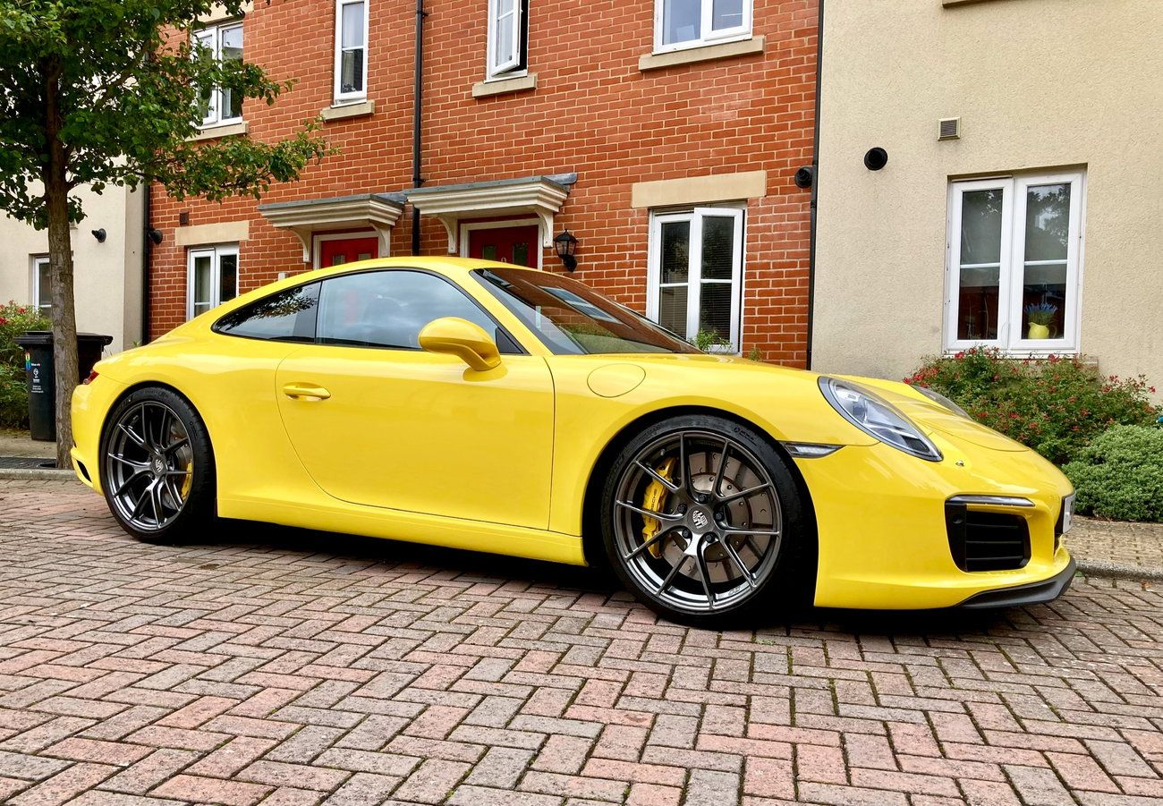 Yellow Porsche 911 991.2 Carrera T with 20" VS-5RS Apex wheels in Anthracite