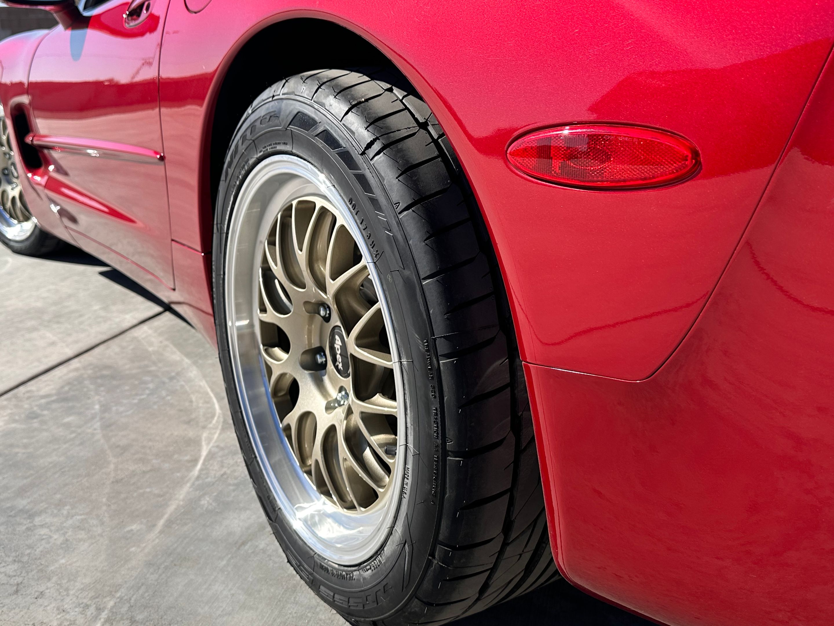 Red Chevrolet C5 Corvette Base/Z51 with 18" ML-10RT Apex wheels in Machined Lip Gloss Motorsport Gold