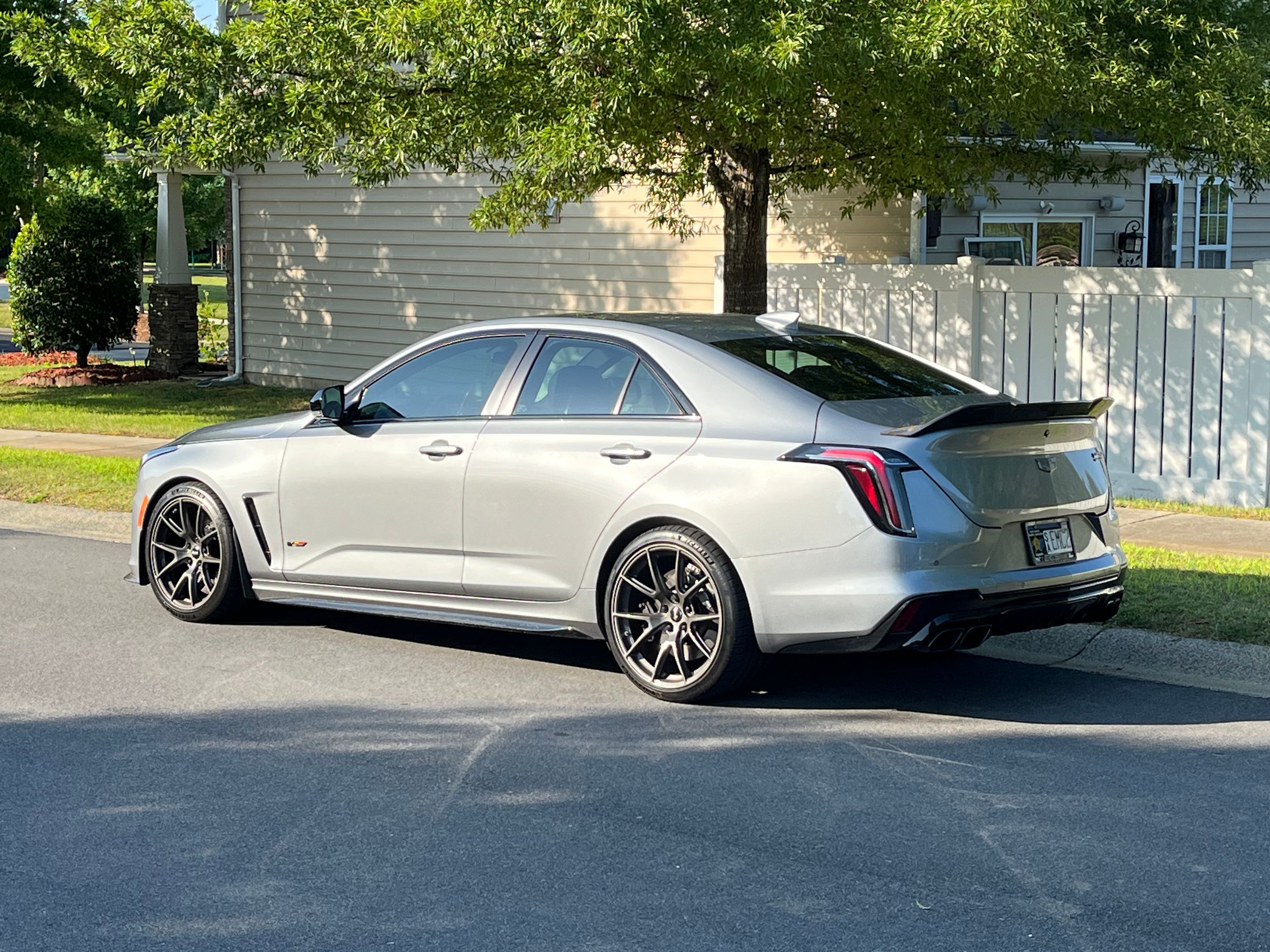 Grey Cadillac CT4-V Blackwing with 18"/19" VS-5 Apex wheels in Anthracite