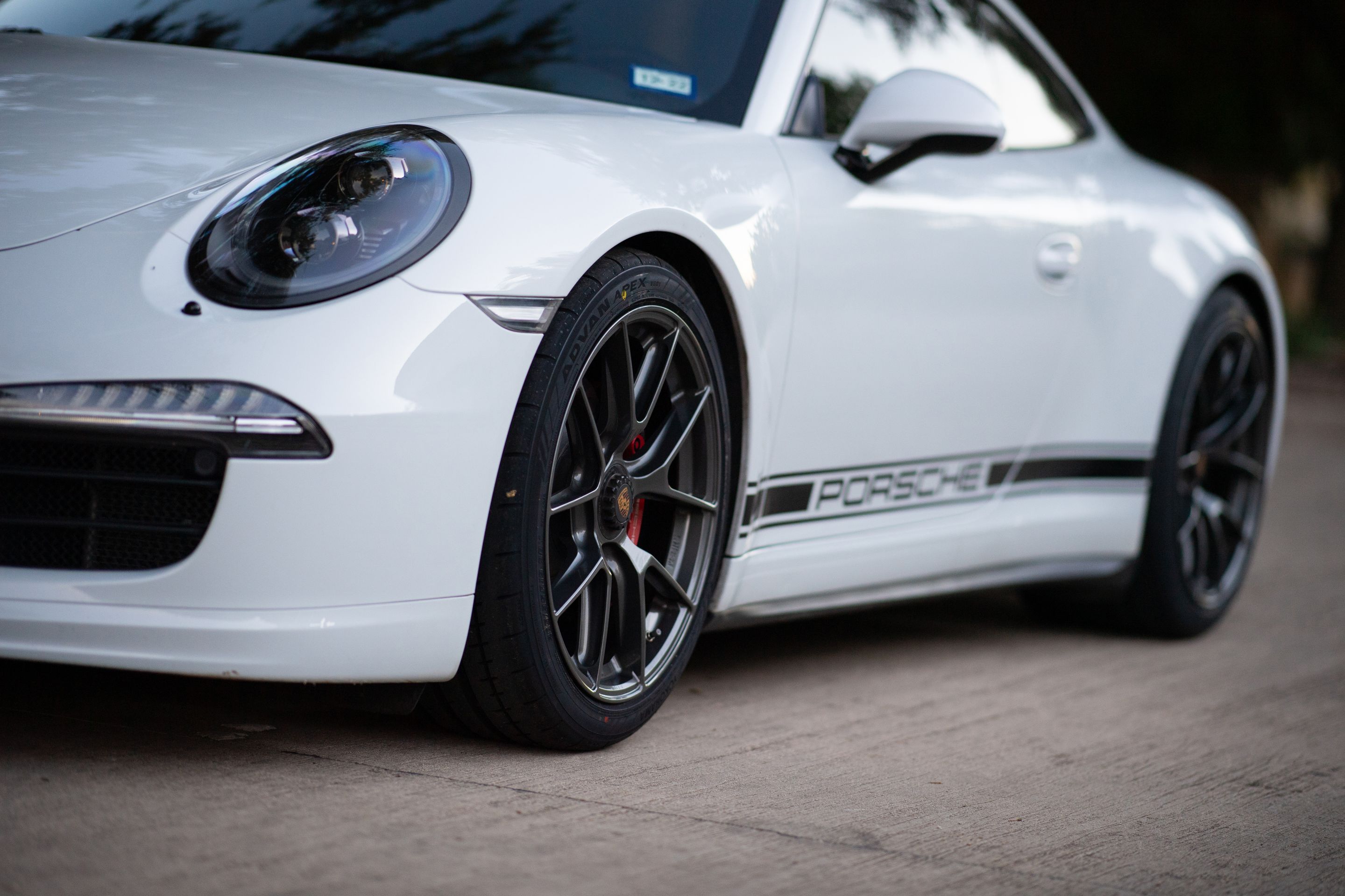White Porsche 911 991.1 Carrera GTS with 19" VS-5RS Apex wheels in Anthracite