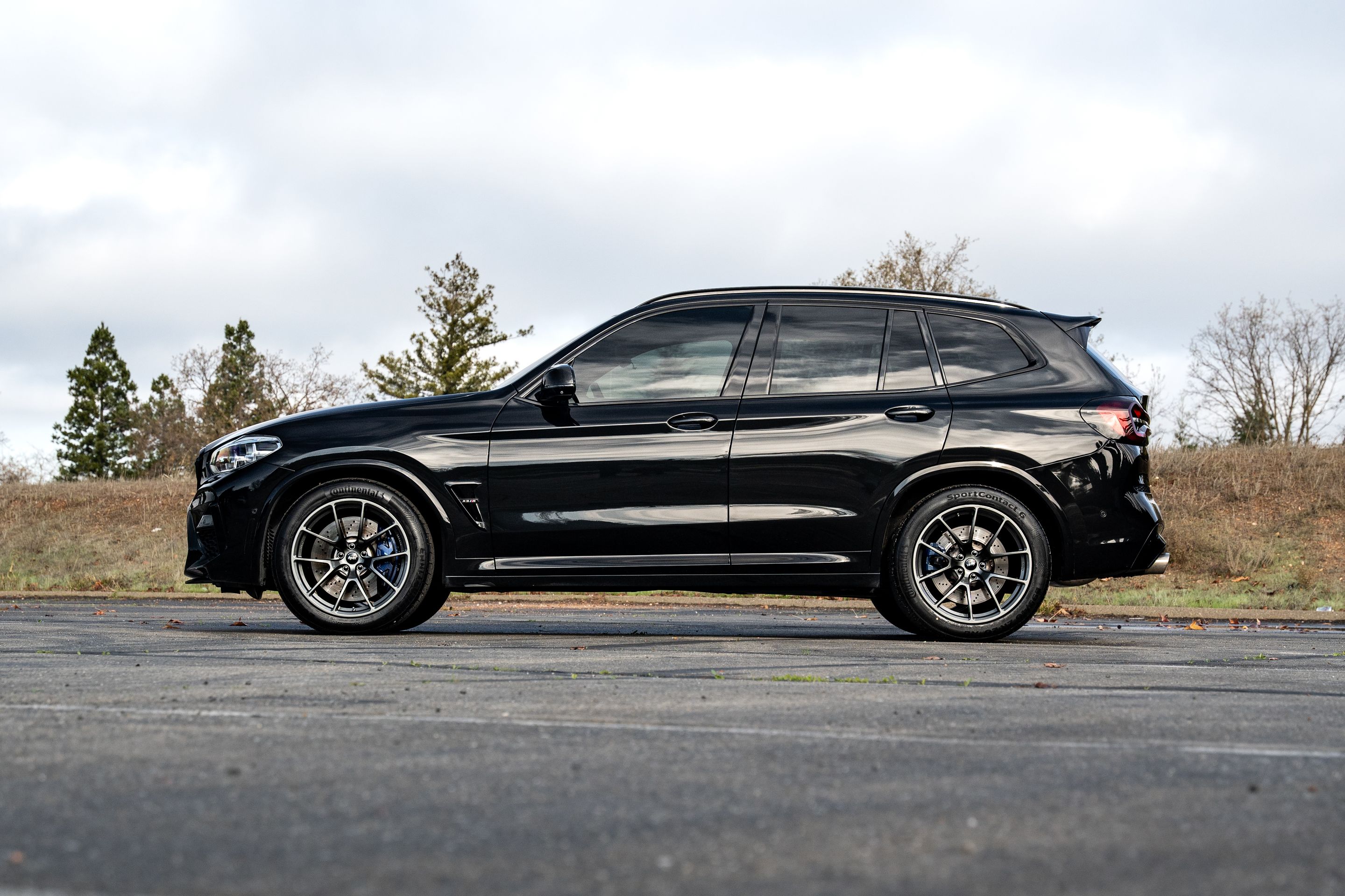 Black BMW F97 X3M with 20" VS-5RX Apex wheels in Anthracite
