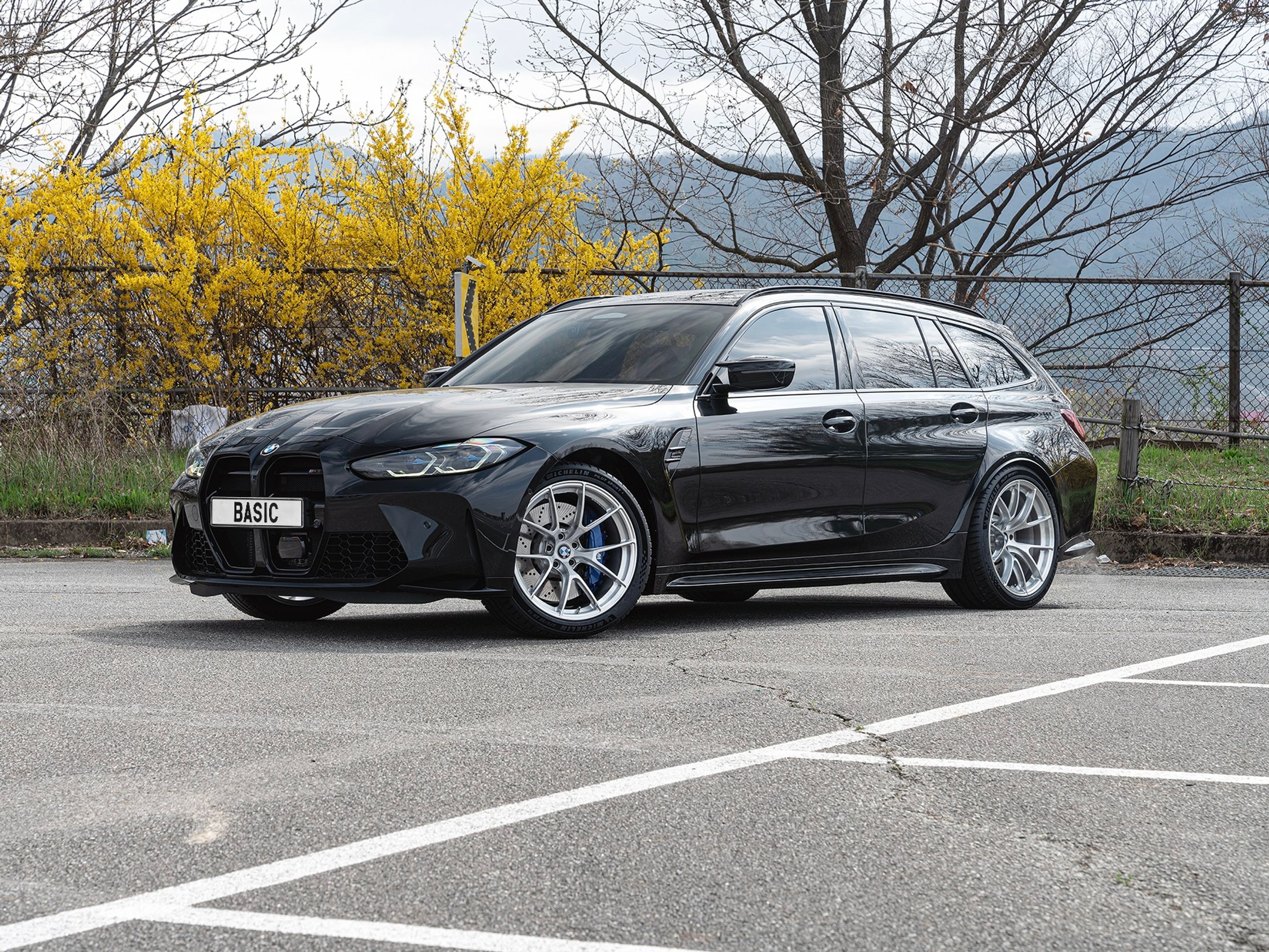 Black BMW G80 M3 with 19" VS-5RS Apex wheels in Brushed Clear
