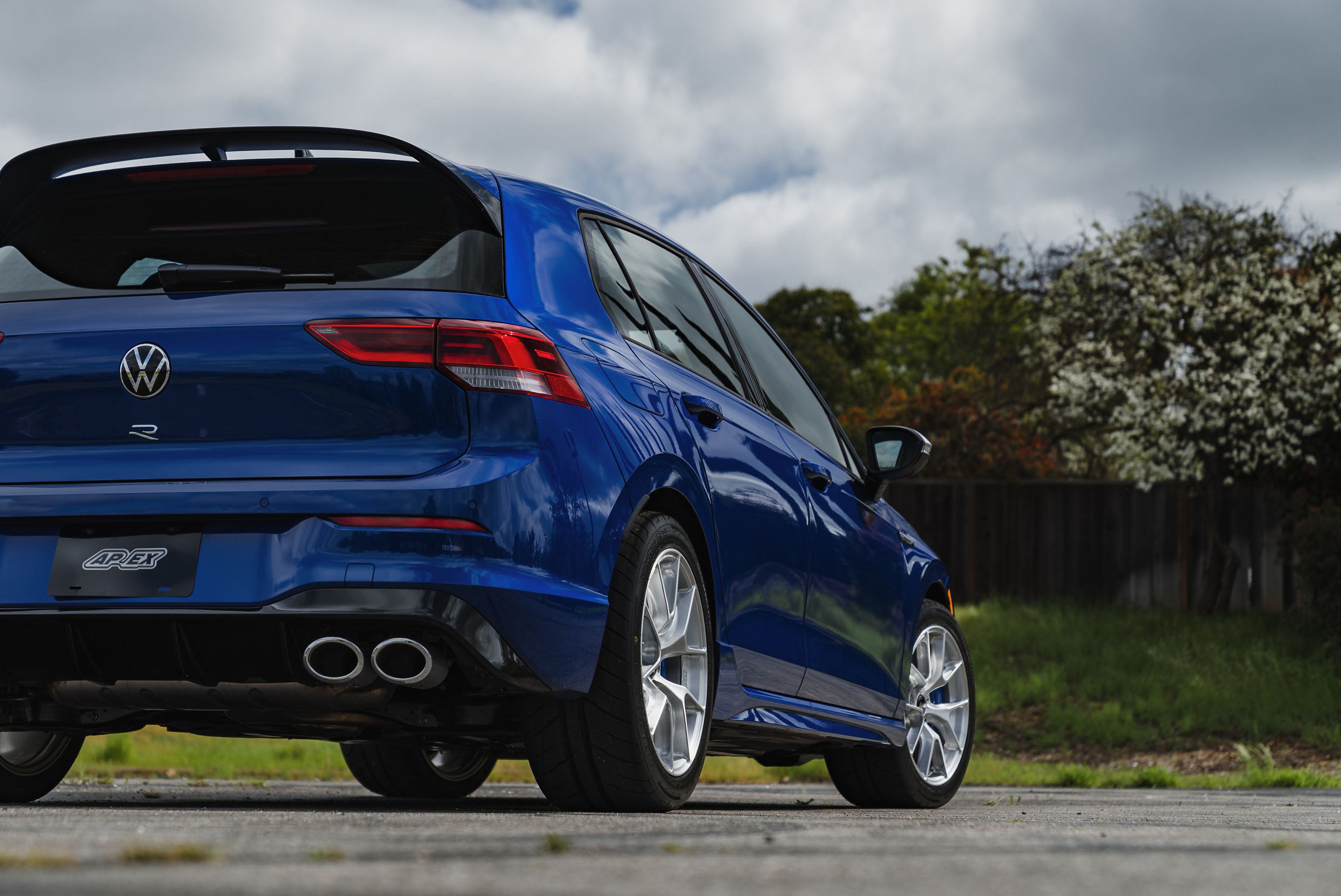 Blue VW MK8 Golf R with 17" VS-5RS Apex wheels in Brushed Clear