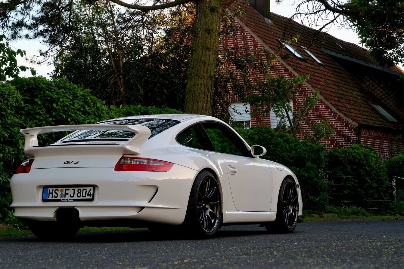 White Porsche 911 - SM-10 in Anthracite