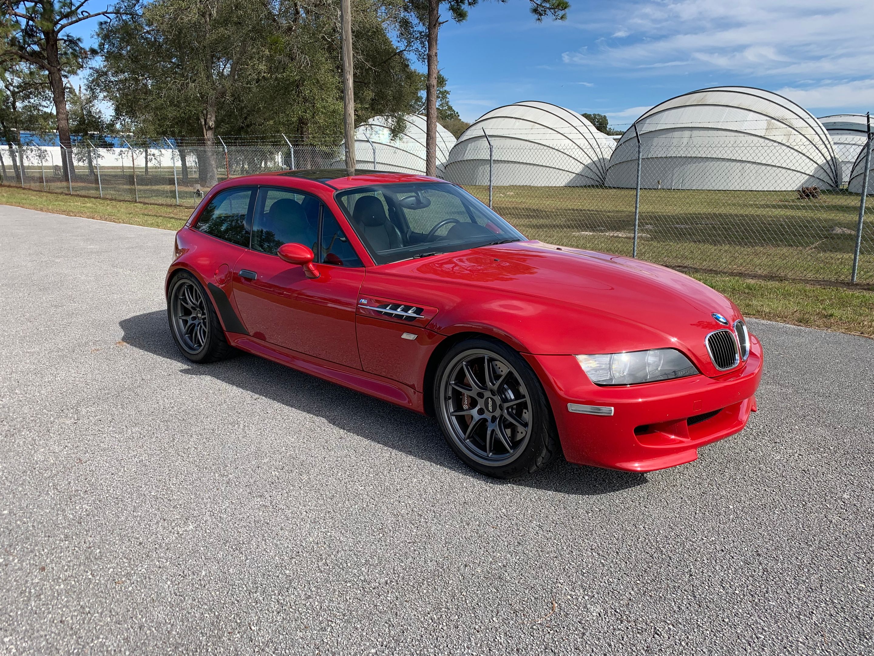 Red BMW E36/8 Coupe Z3 M with 18" FL-5 Apex wheels in Anthracite