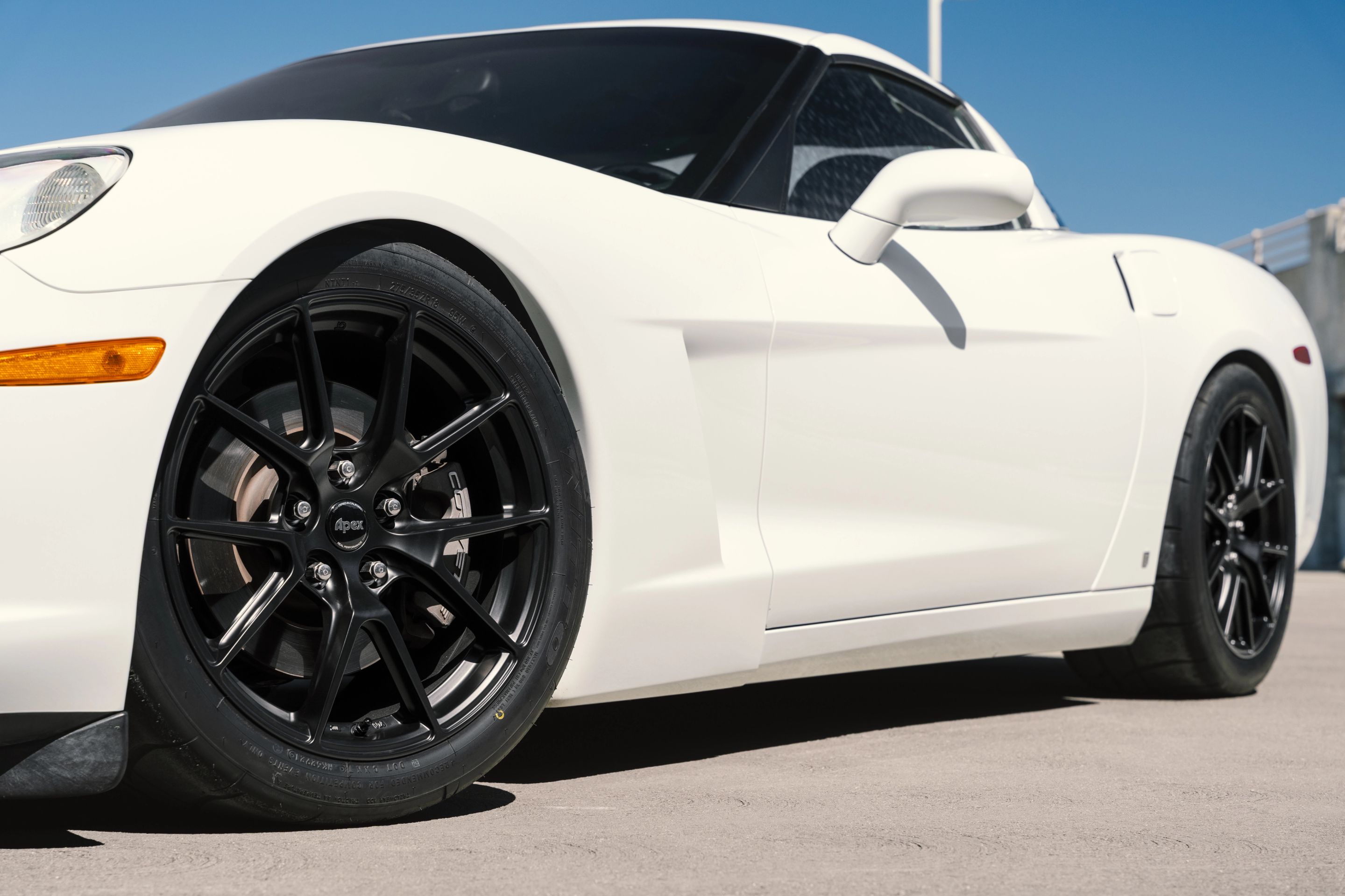 White Chevrolet C6 Corvette Base/Z51 with 18" VS-5 Apex wheels in Satin Black