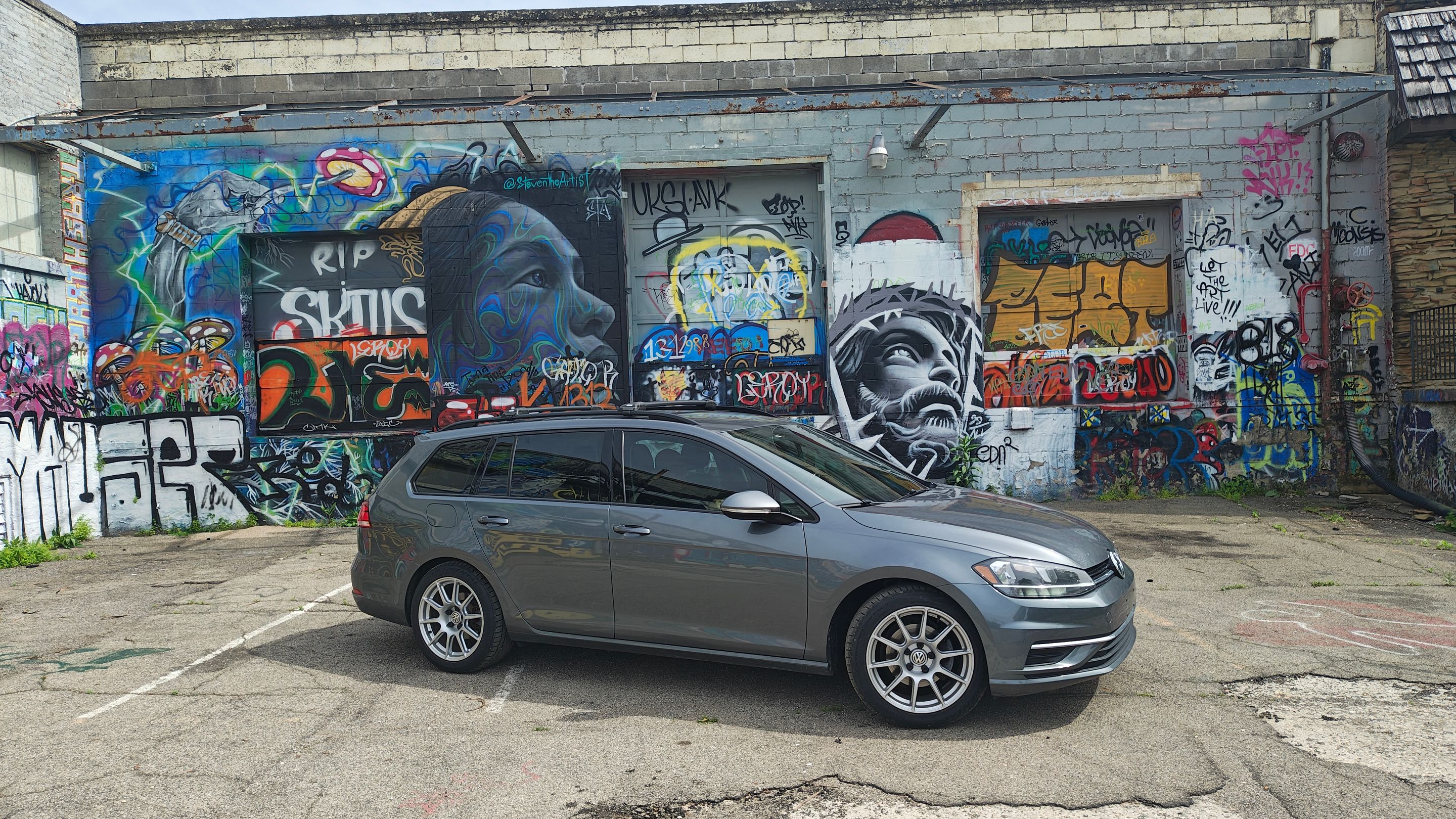 Grey VW MK7 Alltrack/SportWagen Golf SportWagen with 17" SM-10 Apex wheels in Race Silver