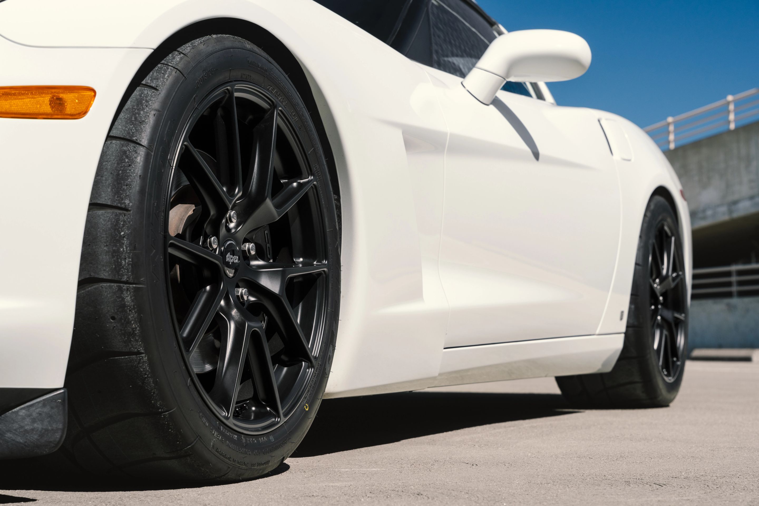 White Chevrolet C6 Corvette Base/Z51 with 18" VS-5 Apex wheels in Satin Black