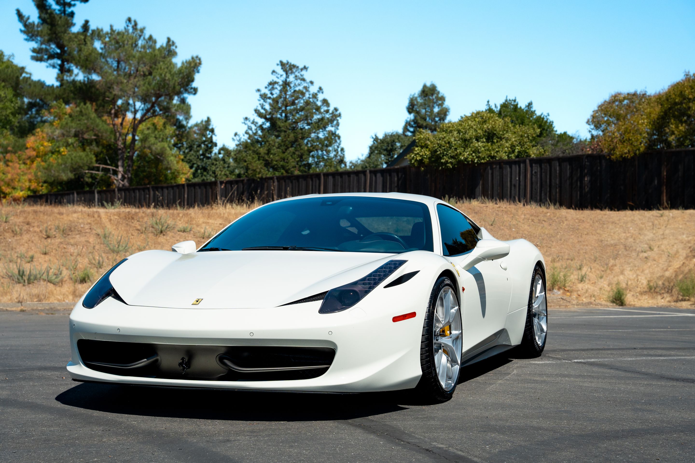 White Ferrari 458 Italia with 20" VS-5RS Apex wheels in Brushed Clear