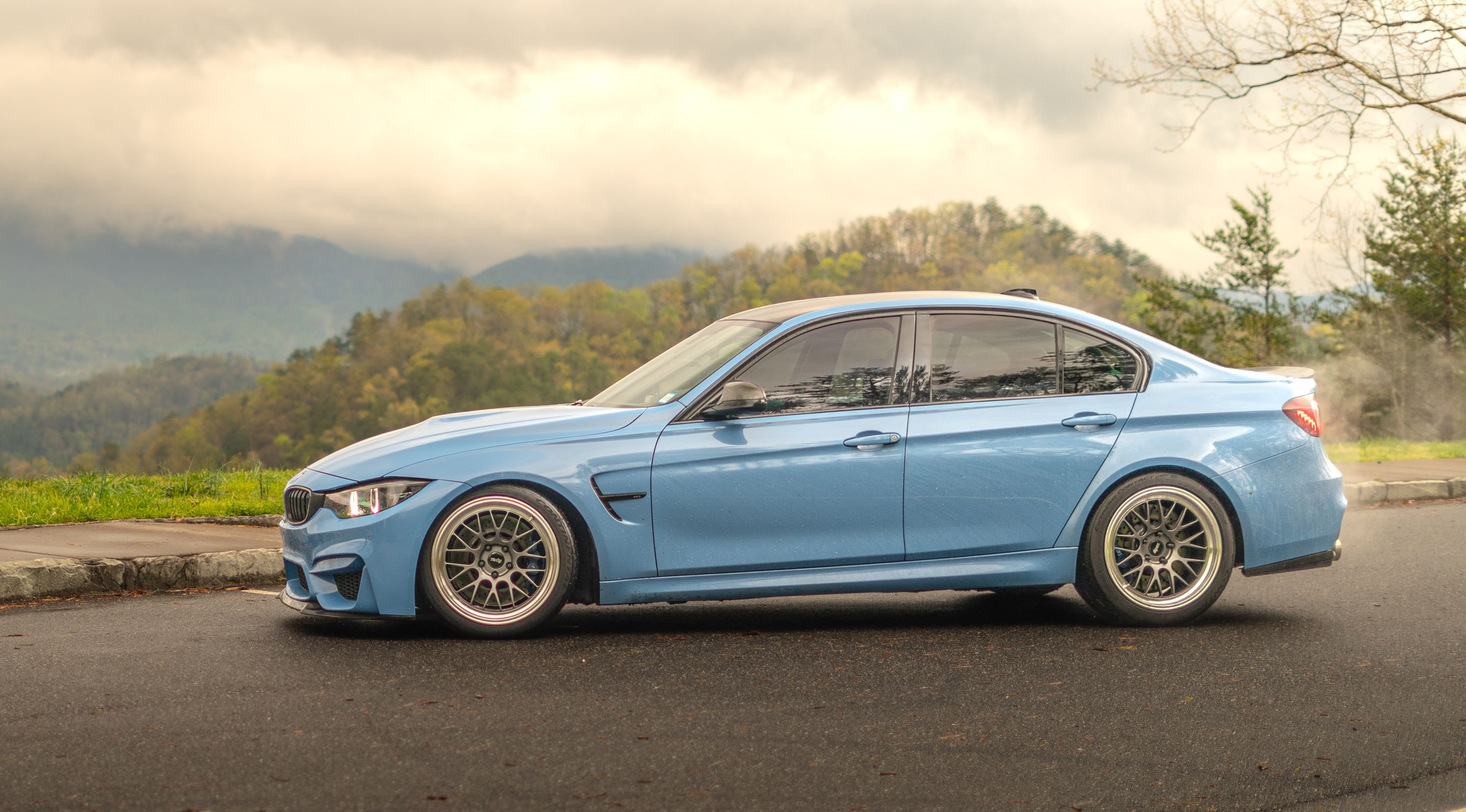 Blue BMW F80 M3 with 19" ML-10RT Apex wheels in Machined Lip Anthracite