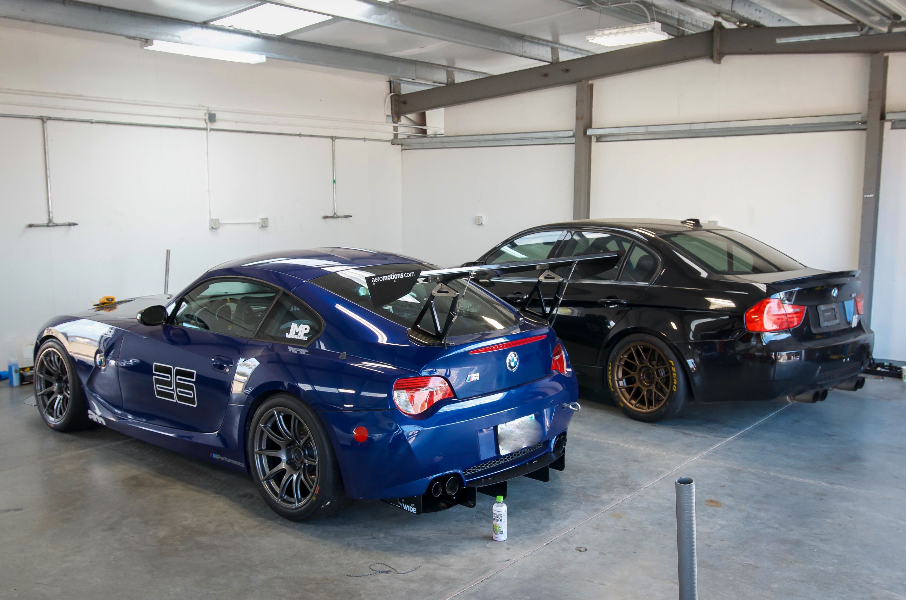 Blue BMW E86 Coupe Z4 M with 18" SM-10 Apex wheels in Anthracite