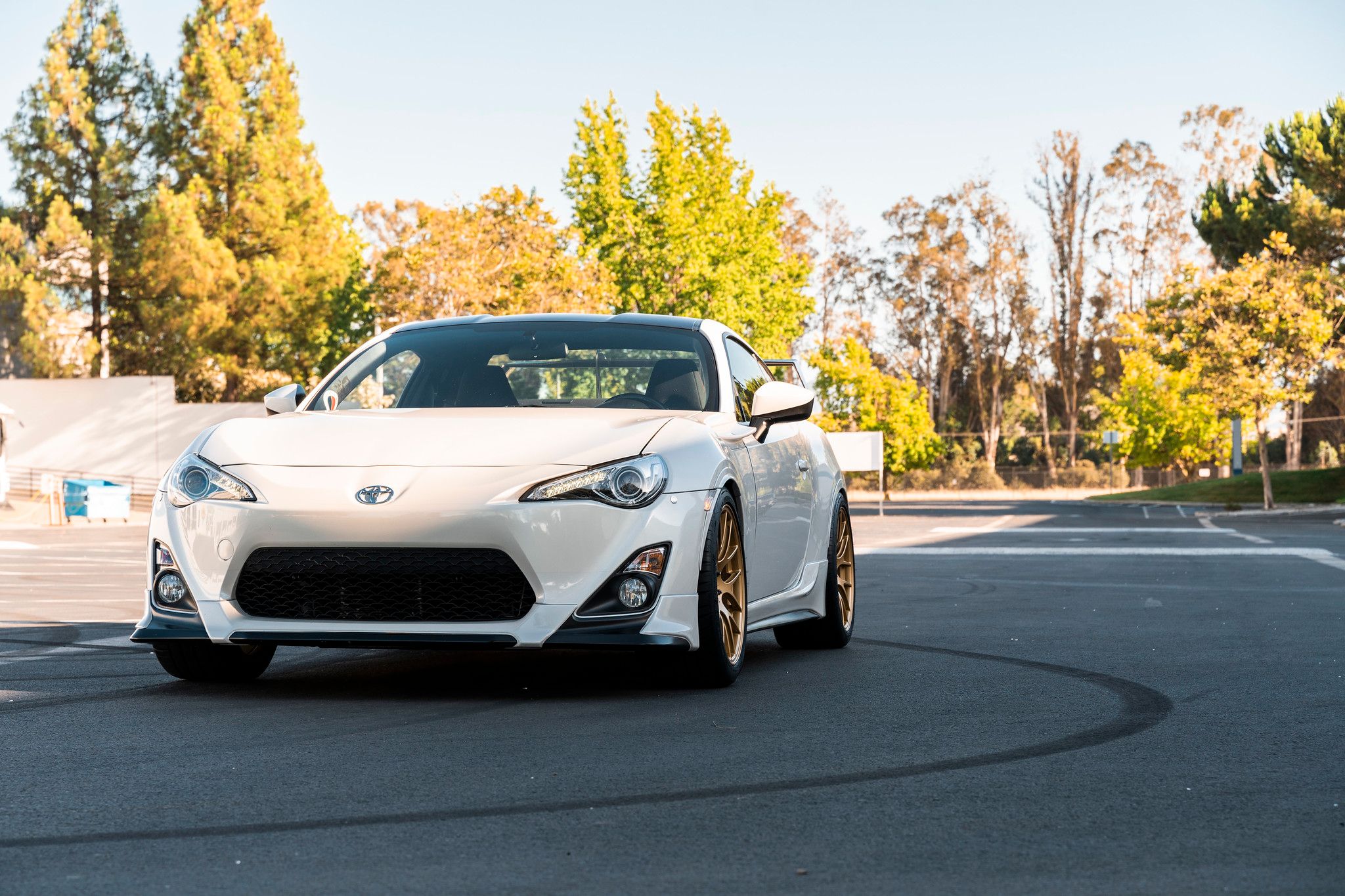 White Scion FR-S with 18" EC-7R Apex wheels in Satin Gold