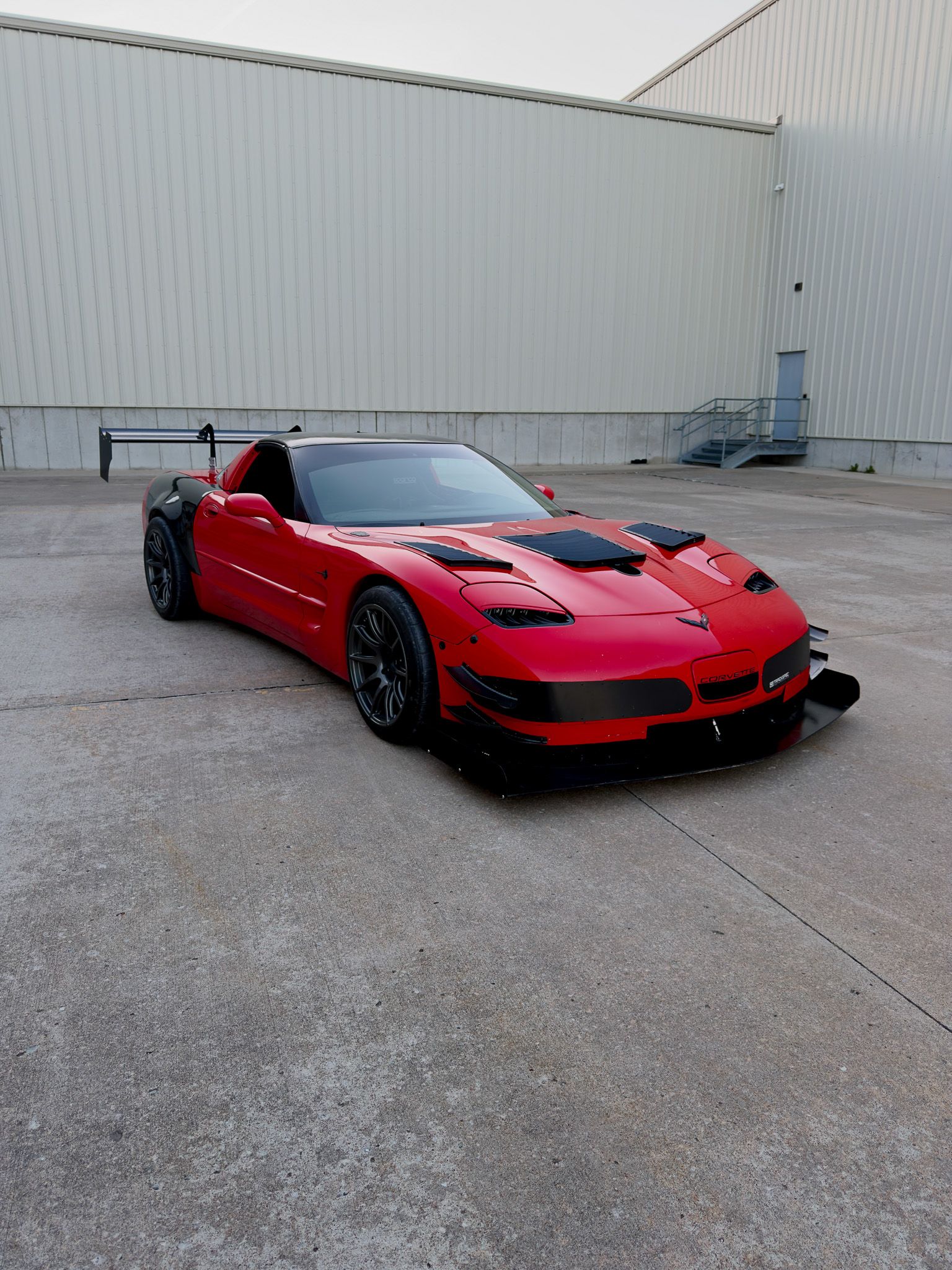 Red Chevrolet Corvette - SM-10 in Anthracite
