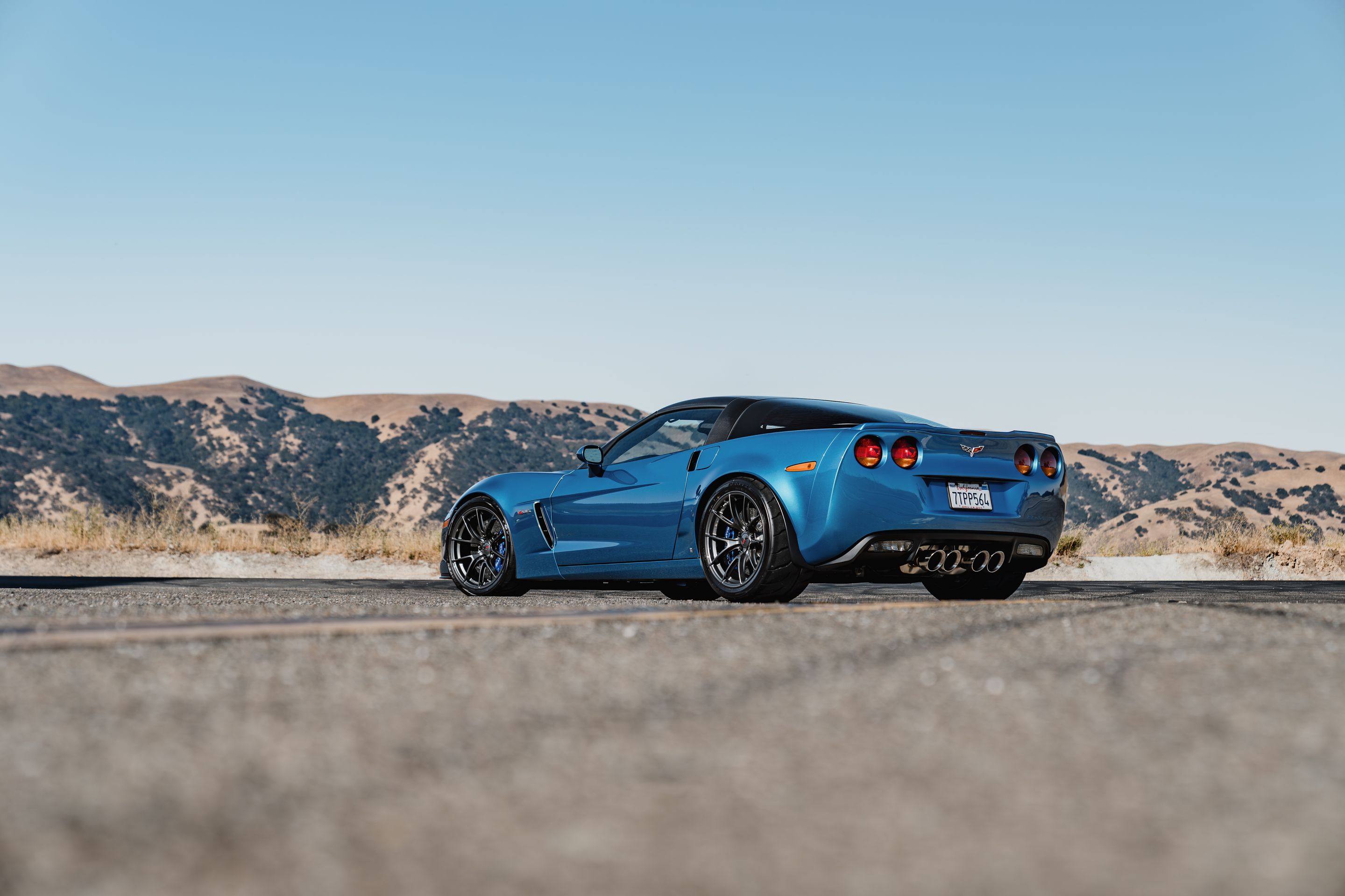Blue Chevrolet C6 Corvette Z06 with 19" VS-5RS Apex wheels in Anthracite