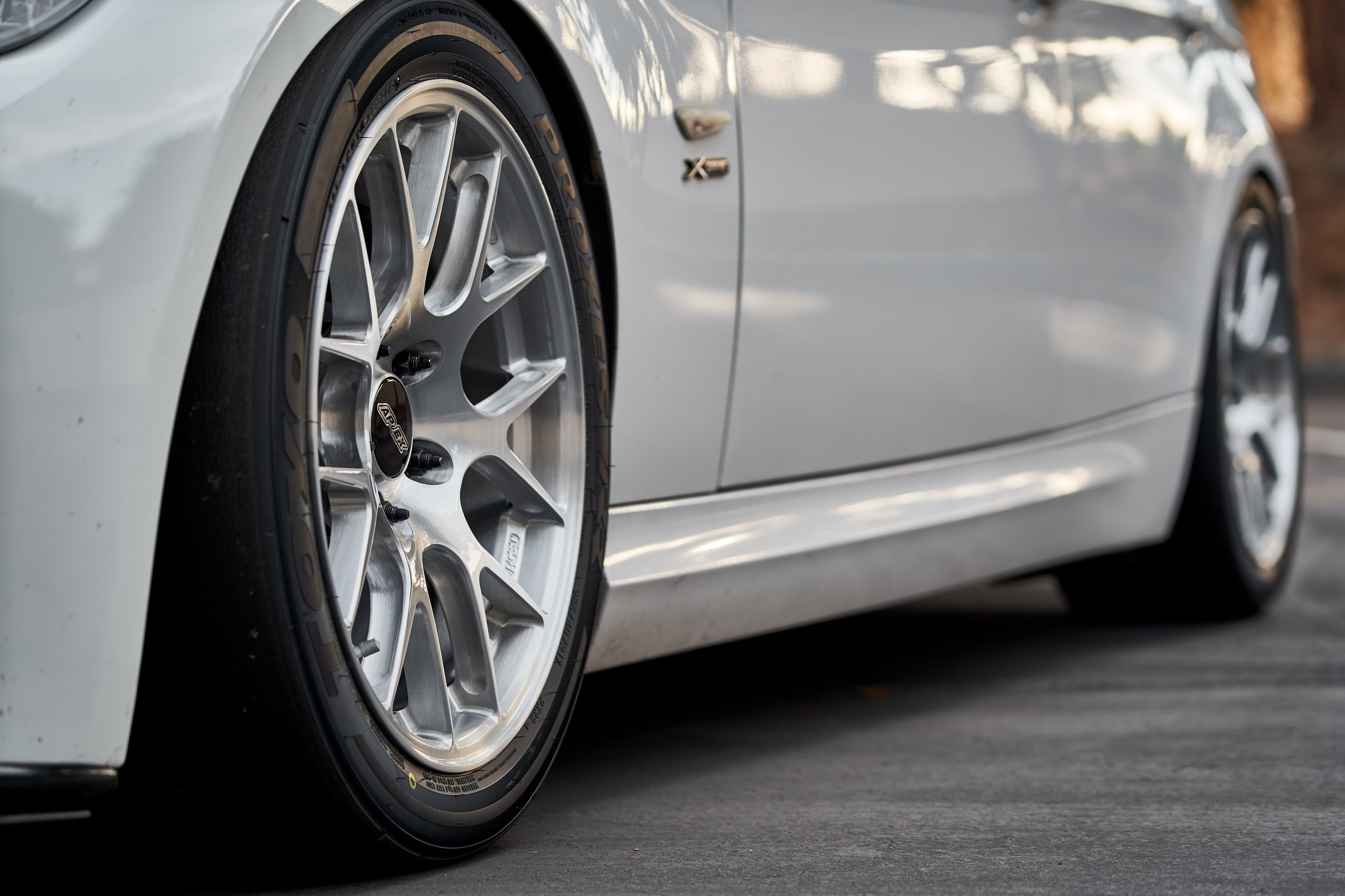 White BMW E90 LCI Sedan 3 Series with 17" EC-7R Apex wheels in Brushed Clear